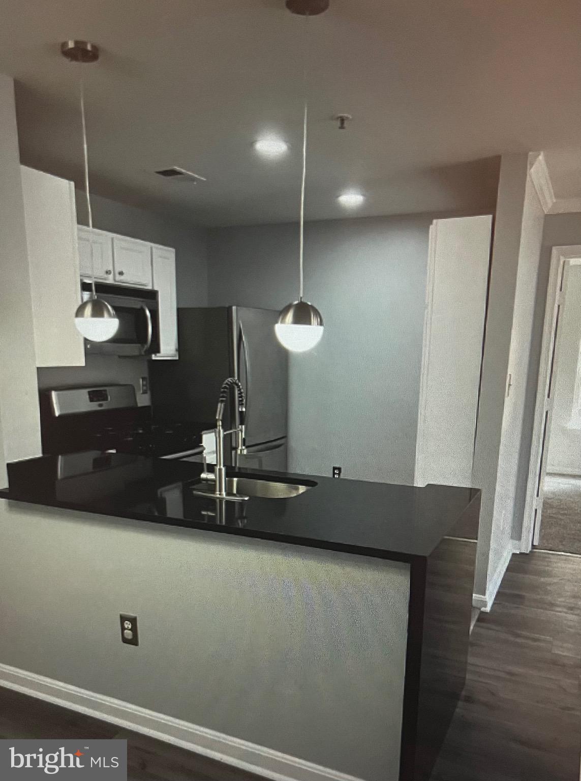 1061 GARDENVIEW LOOP 204