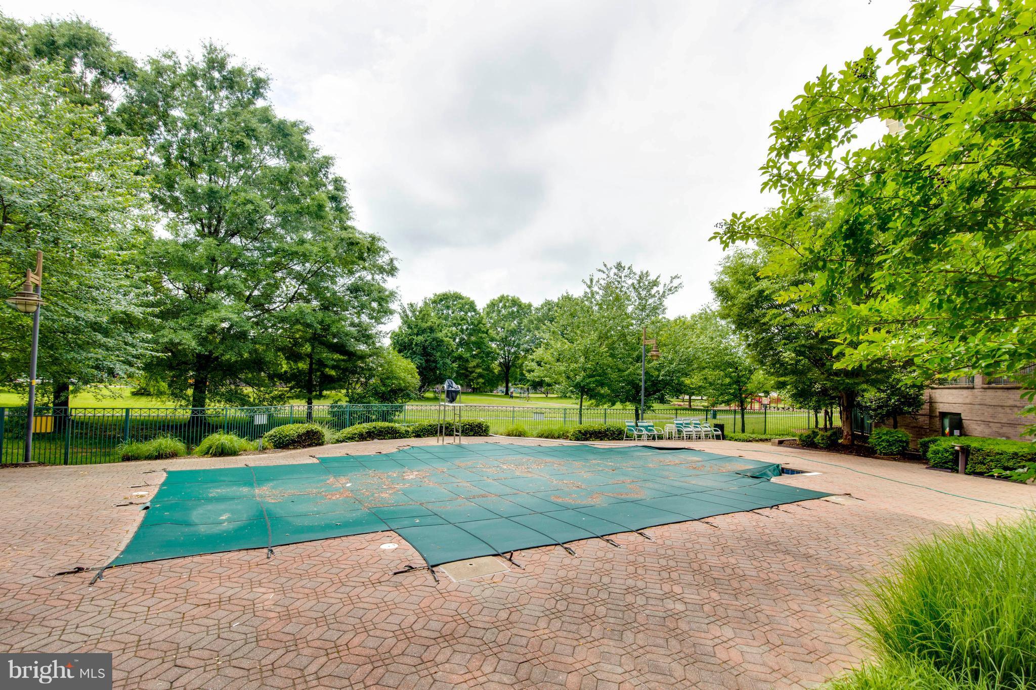 SAVOY PARK CONDOMINIUMS - Residential