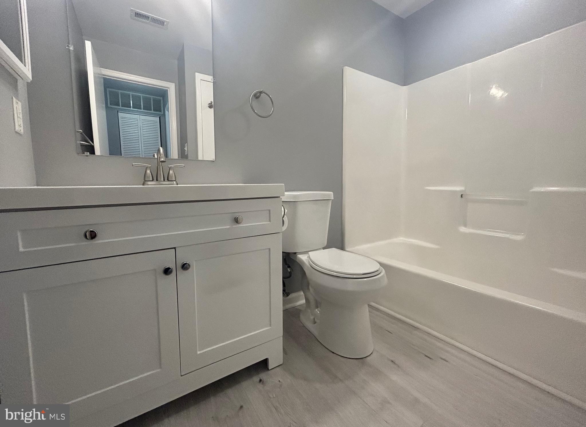 CROMWELL FOUNTAIN - Residential