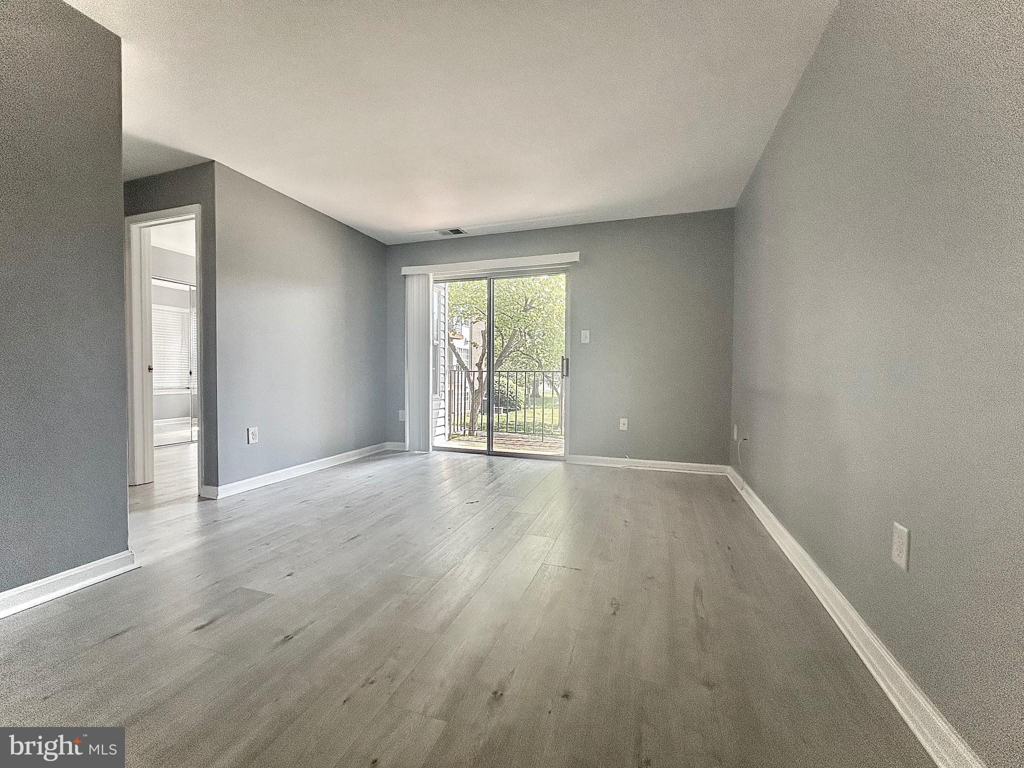 CROMWELL FOUNTAIN - Residential