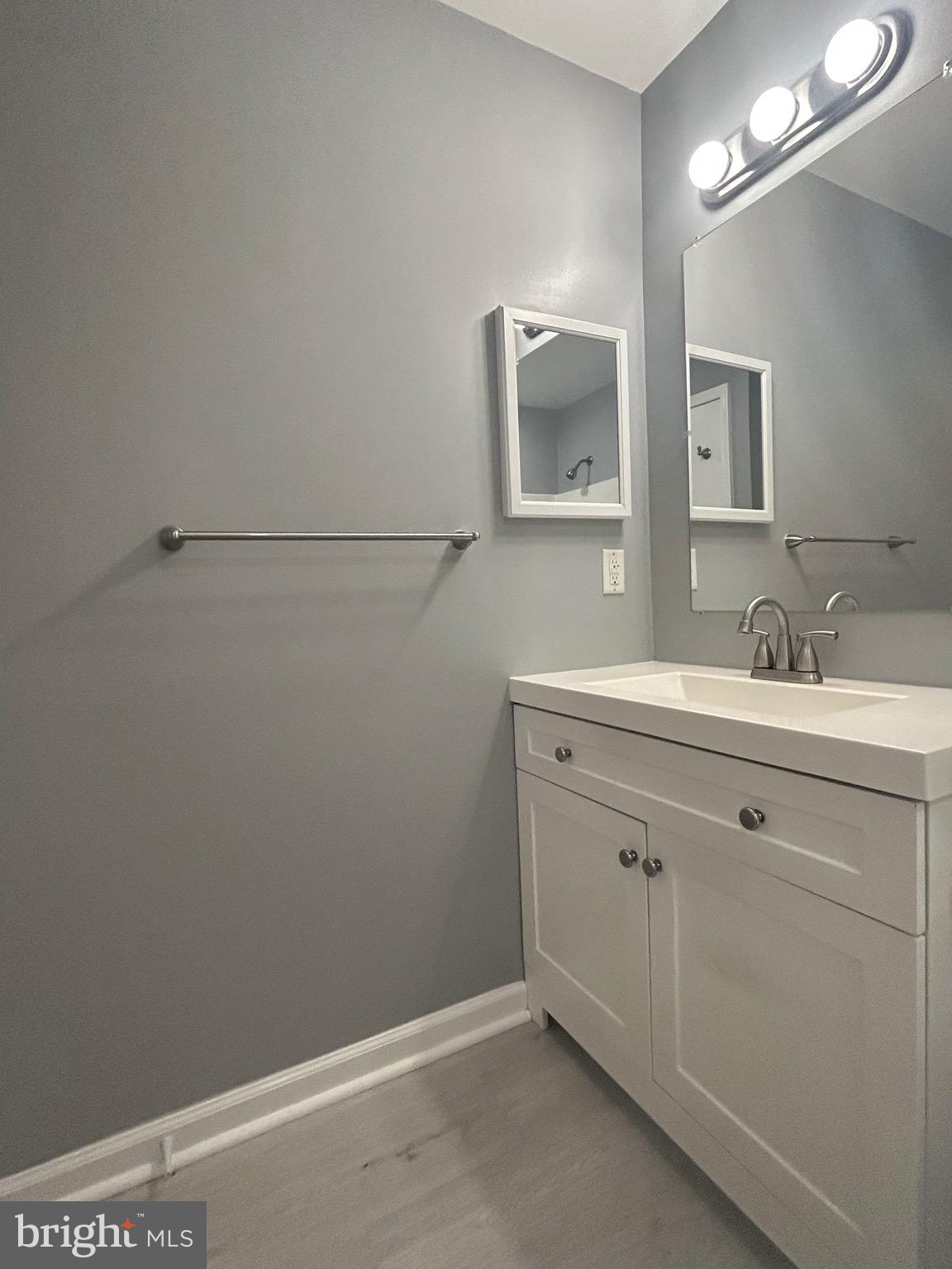 CROMWELL FOUNTAIN - Residential