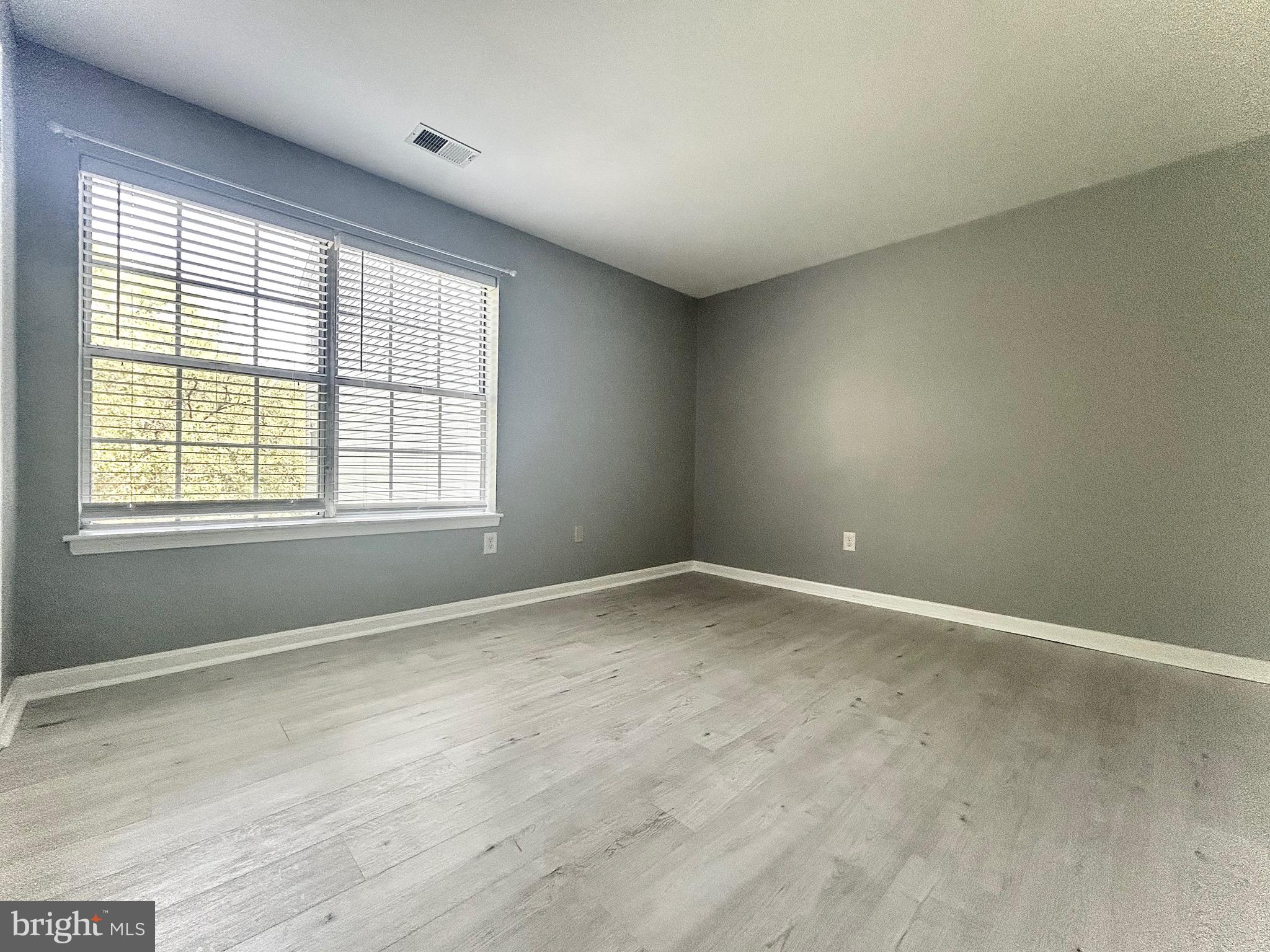 CROMWELL FOUNTAIN - Residential