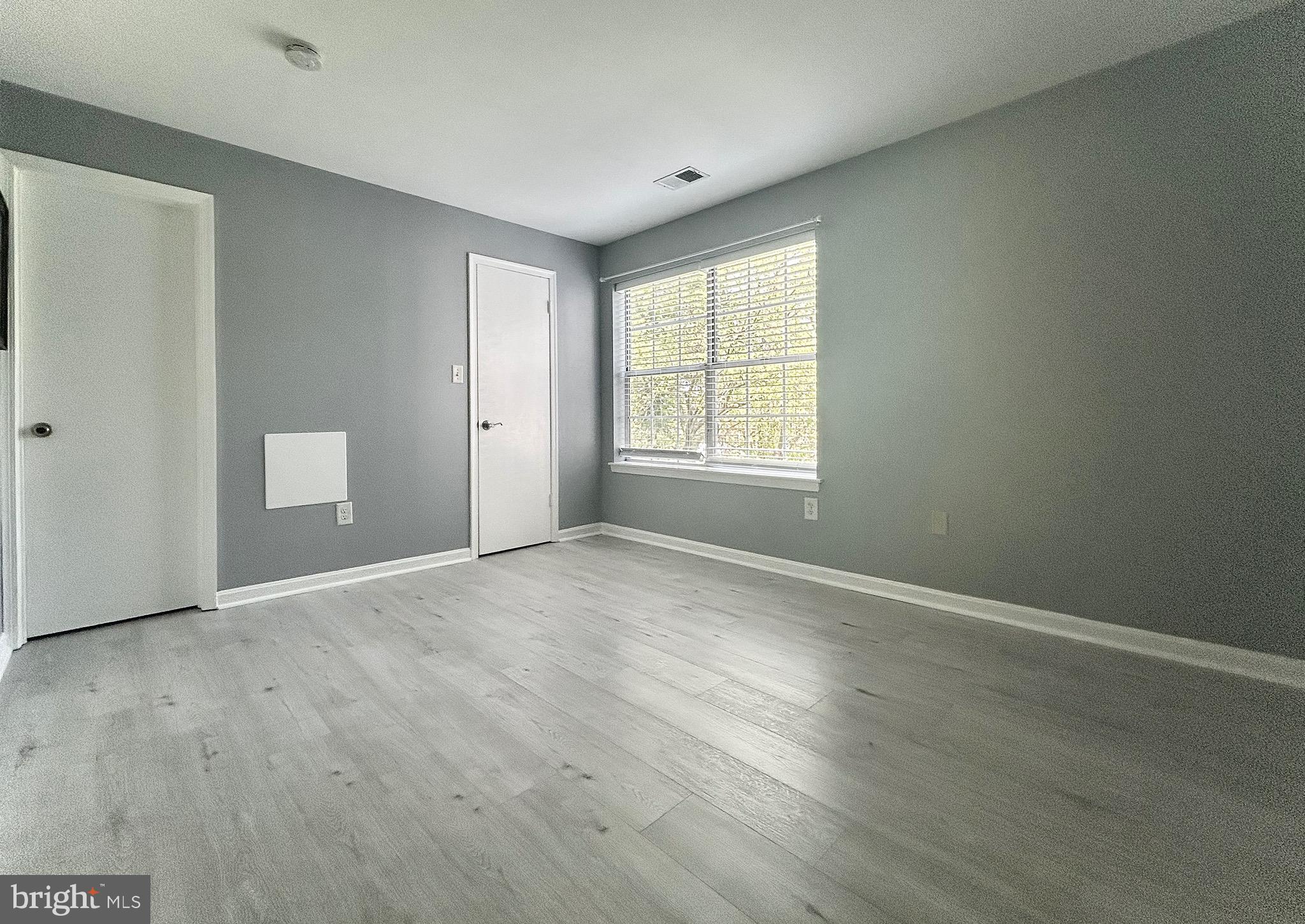 CROMWELL FOUNTAIN - Residential