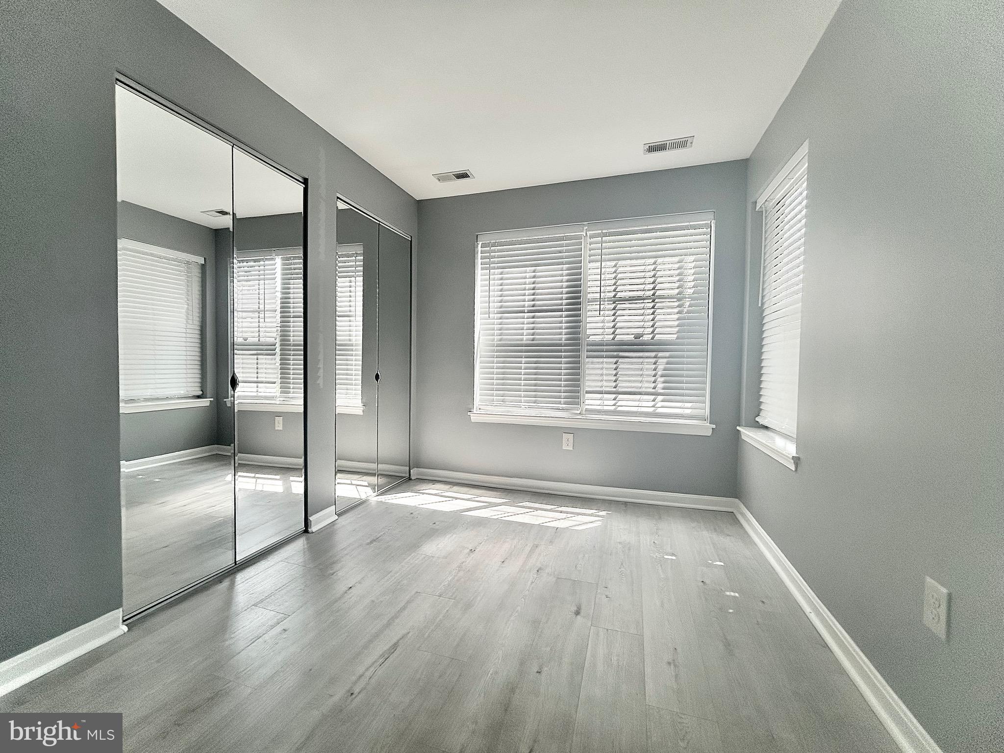 CROMWELL FOUNTAIN - Residential