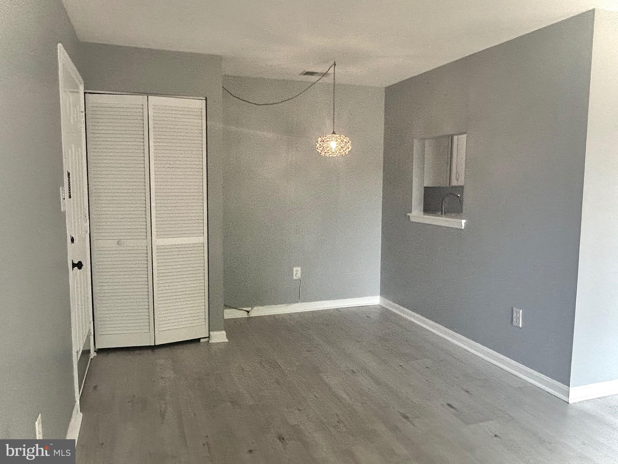 CROMWELL FOUNTAIN - Residential