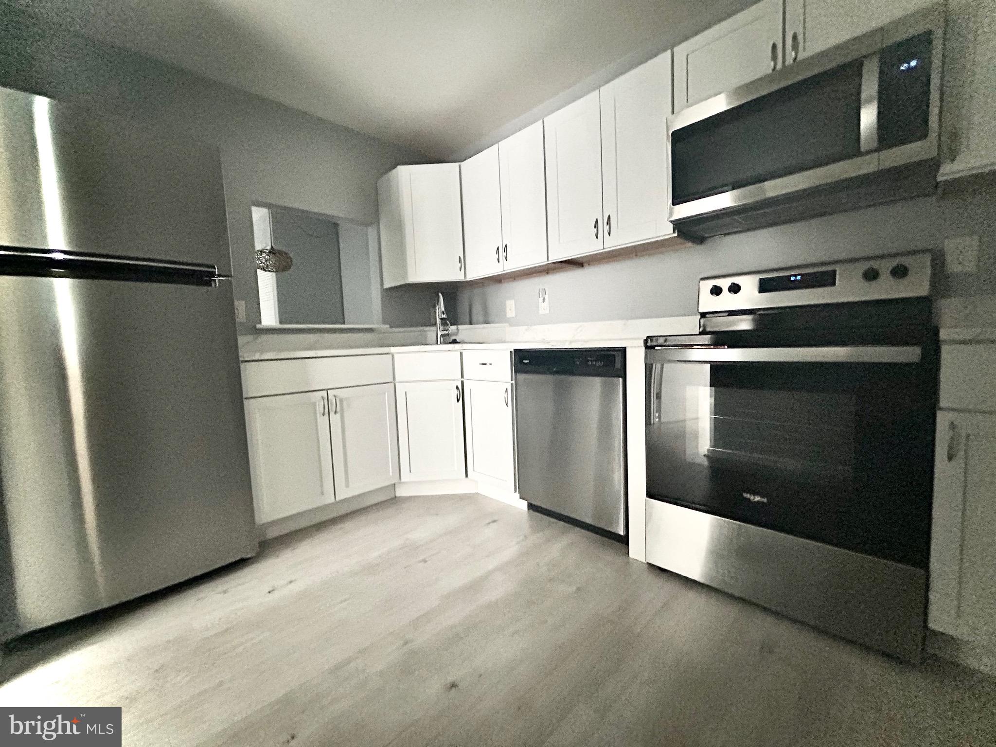 CROMWELL FOUNTAIN - Residential