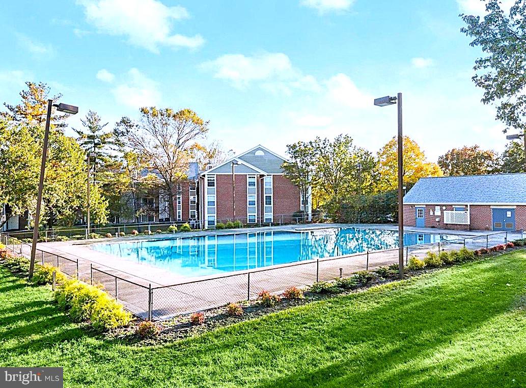 CROMWELL FOUNTAIN - Residential