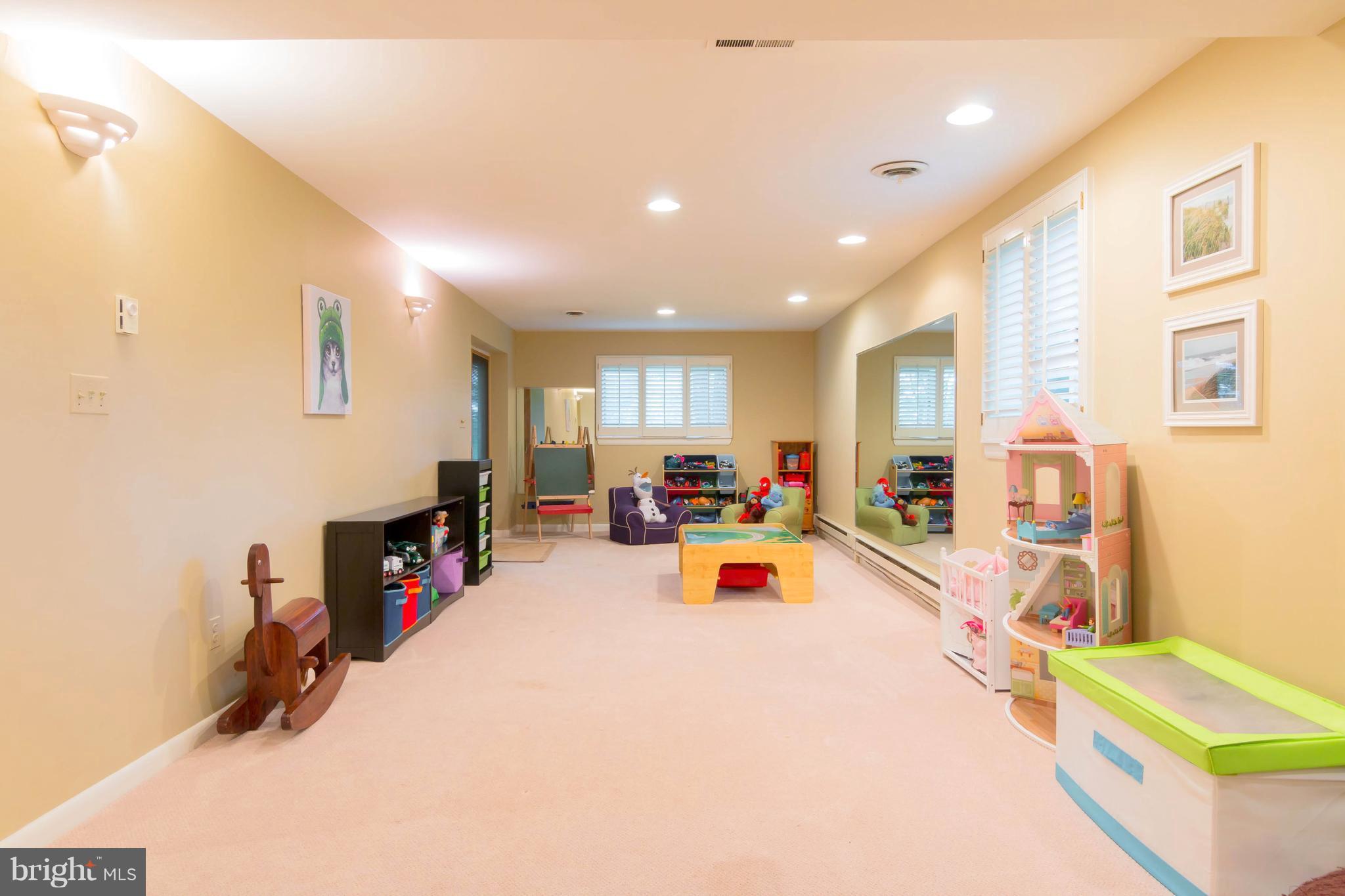 CLEMENS CROSSING - Residential