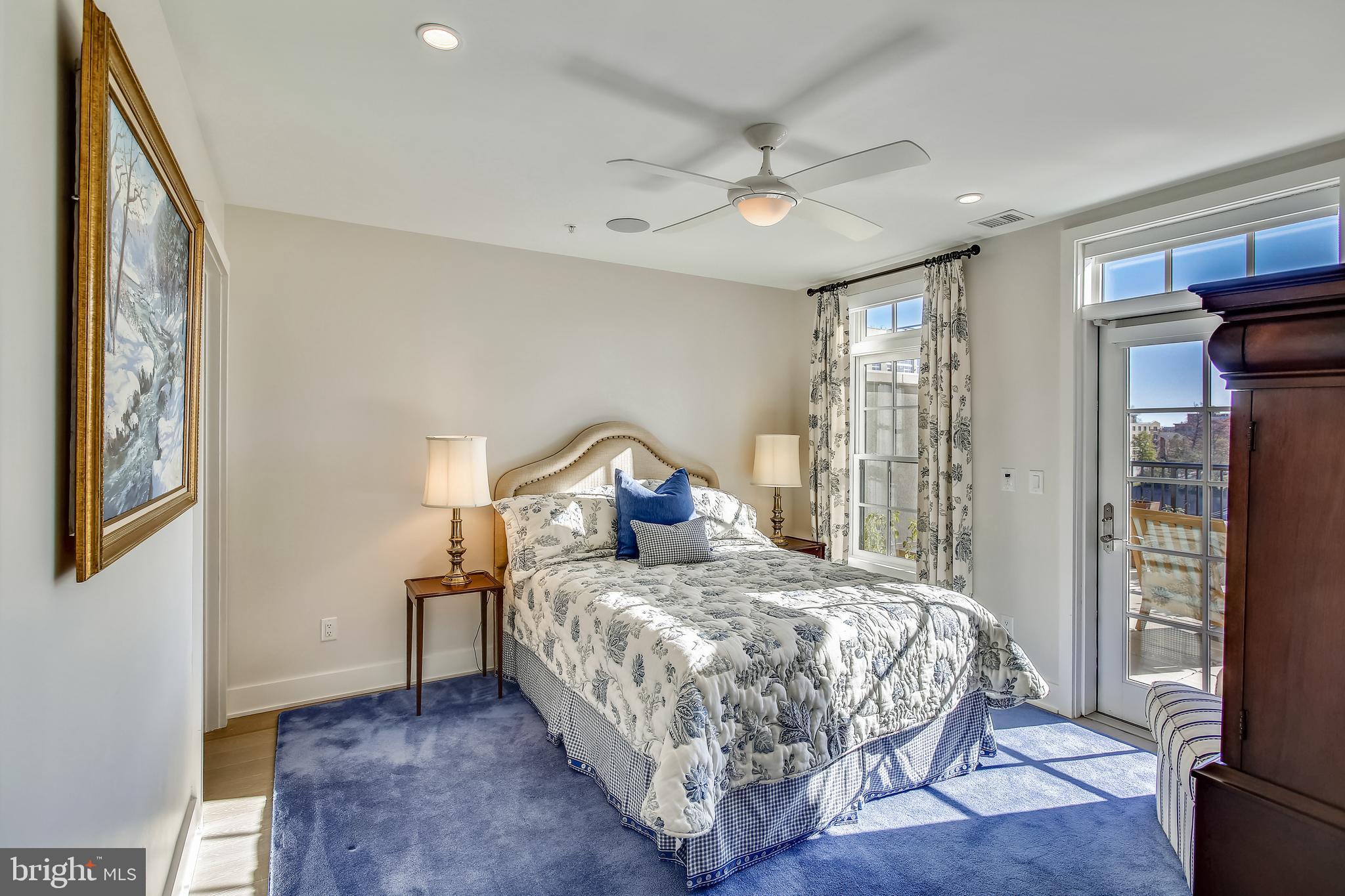 THE SELECT AT GASLIGHT SQUARE - Residential