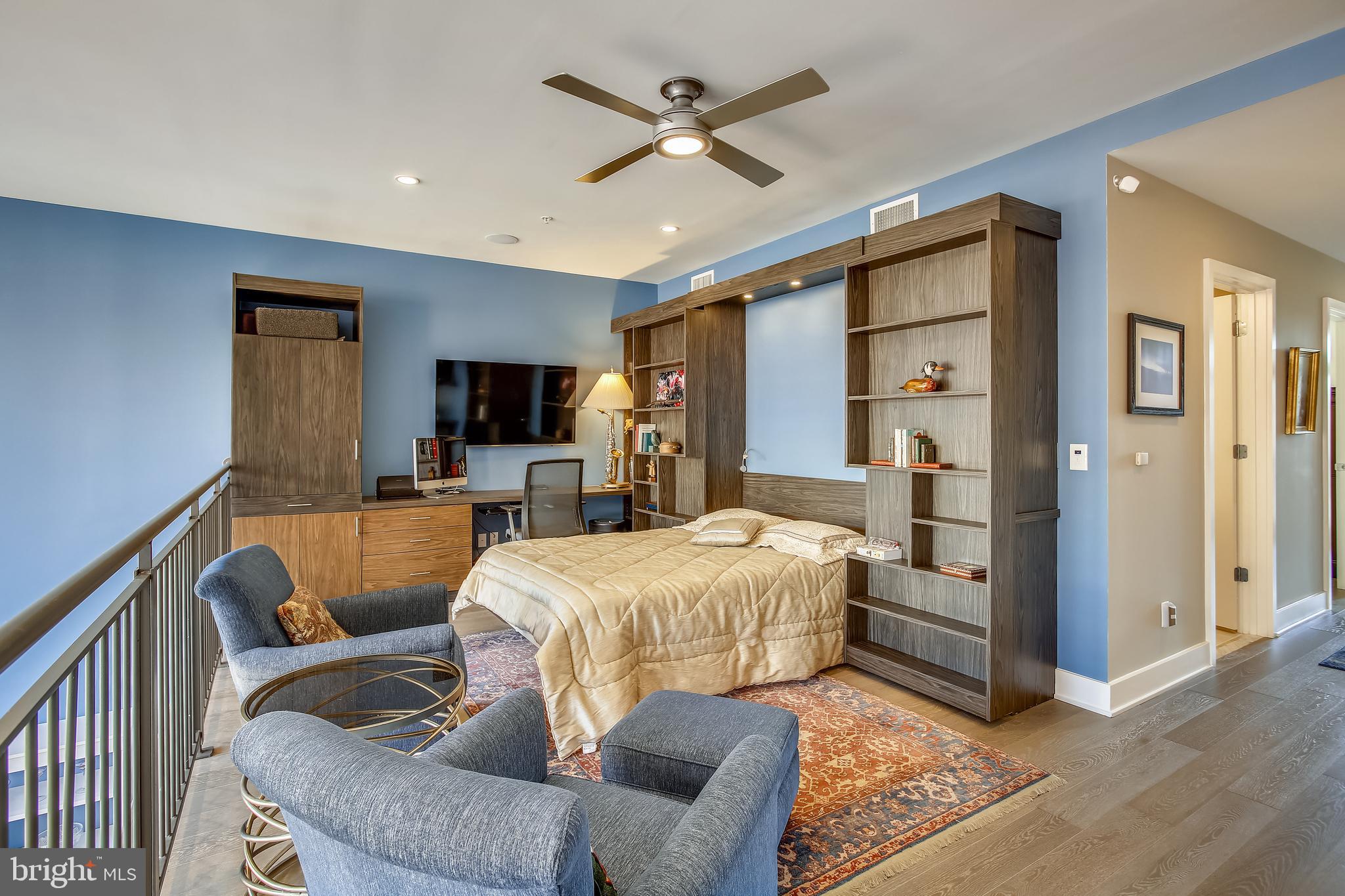 THE SELECT AT GASLIGHT SQUARE - Residential