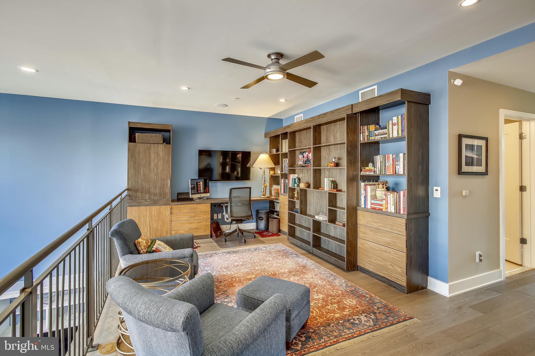 THE SELECT AT GASLIGHT SQUARE - Residential