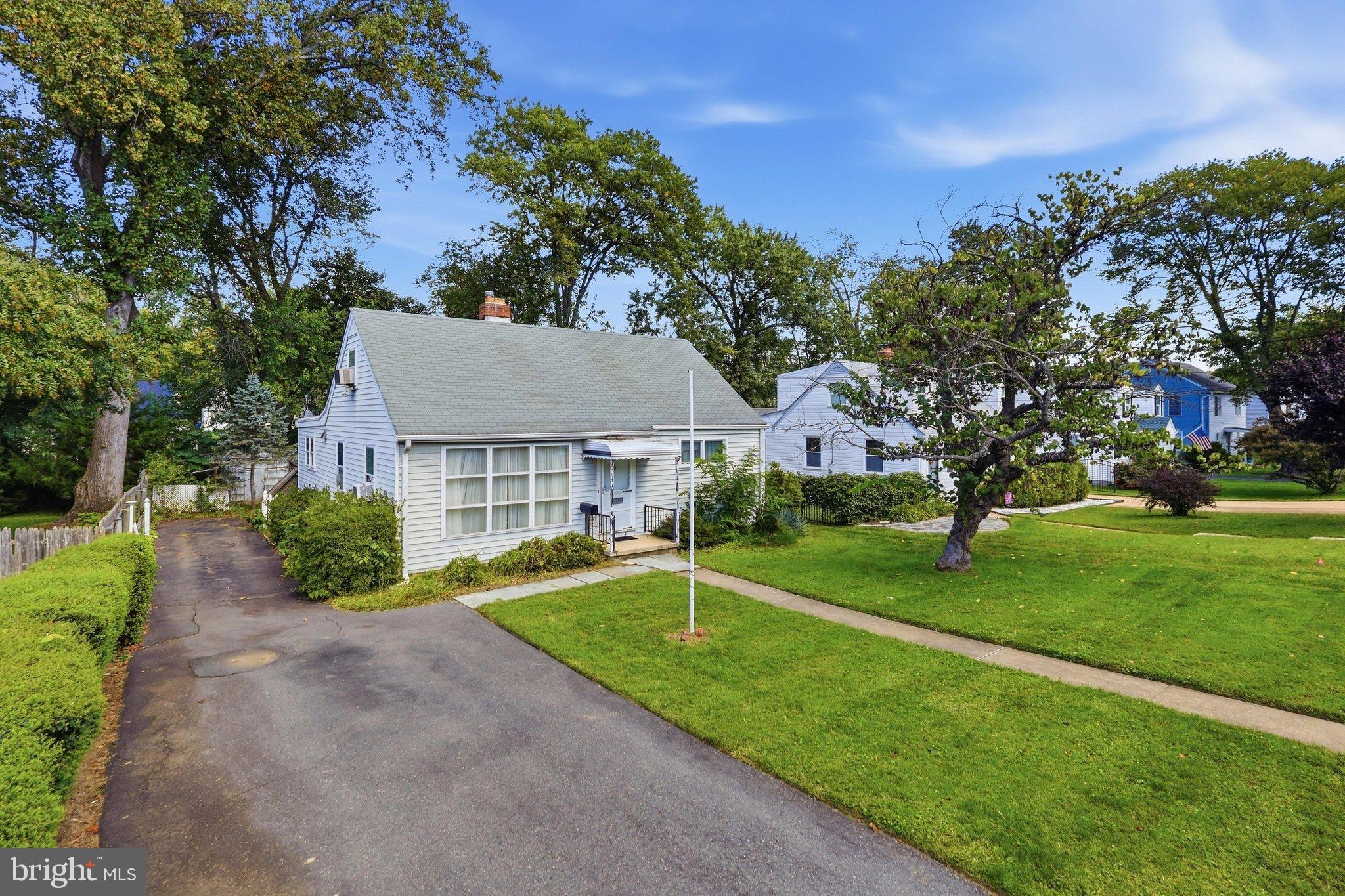 6824 WESTLAWN DRIVE