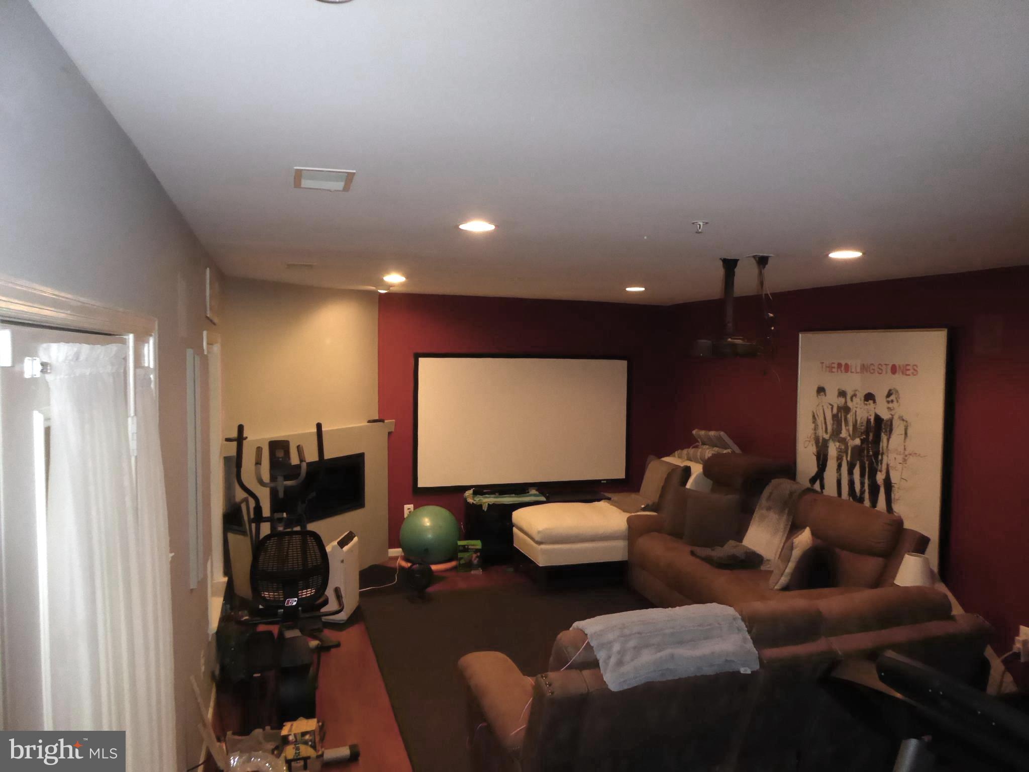 HALPINE SQUARE - Residential