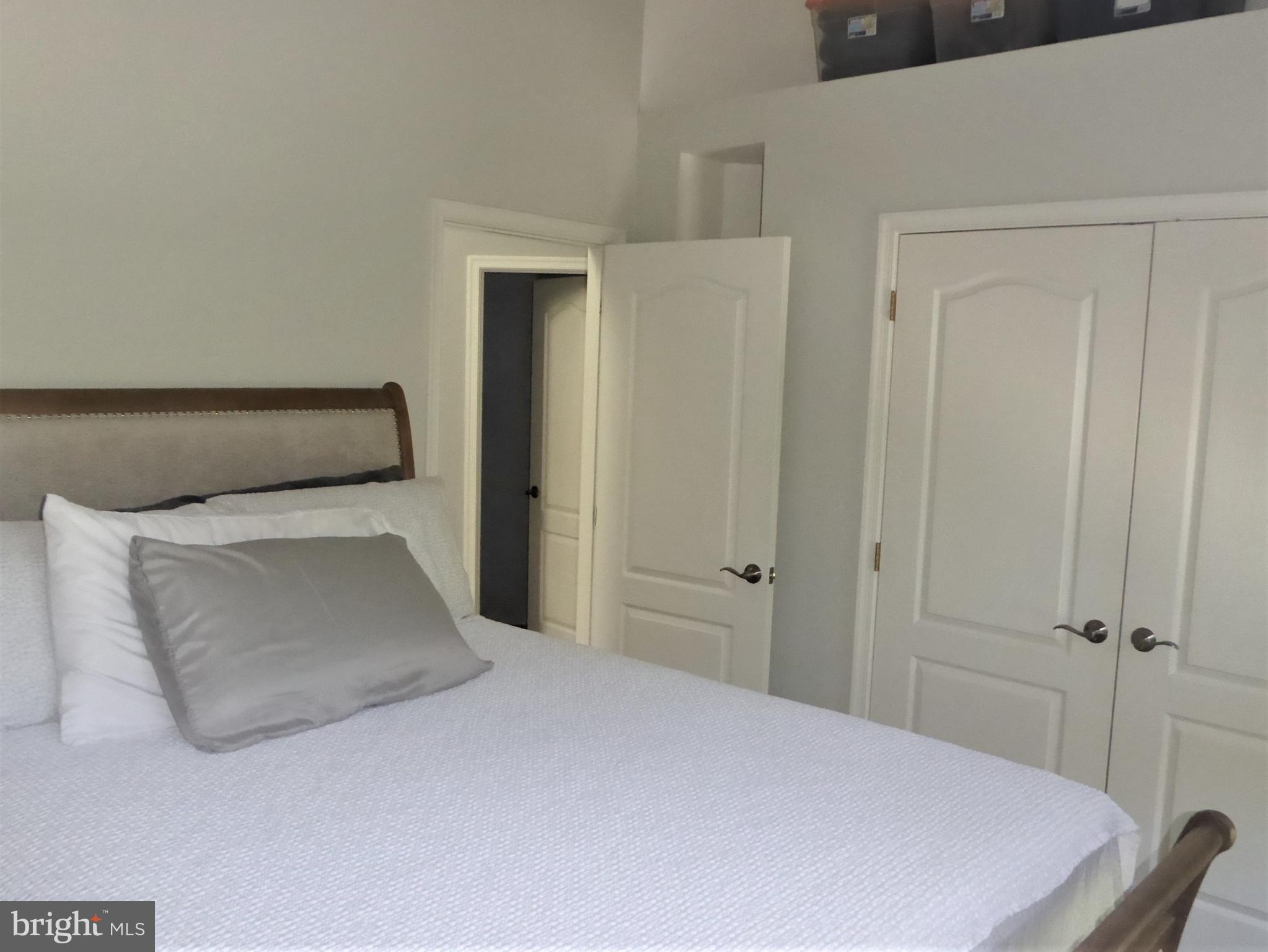 HALPINE SQUARE - Residential