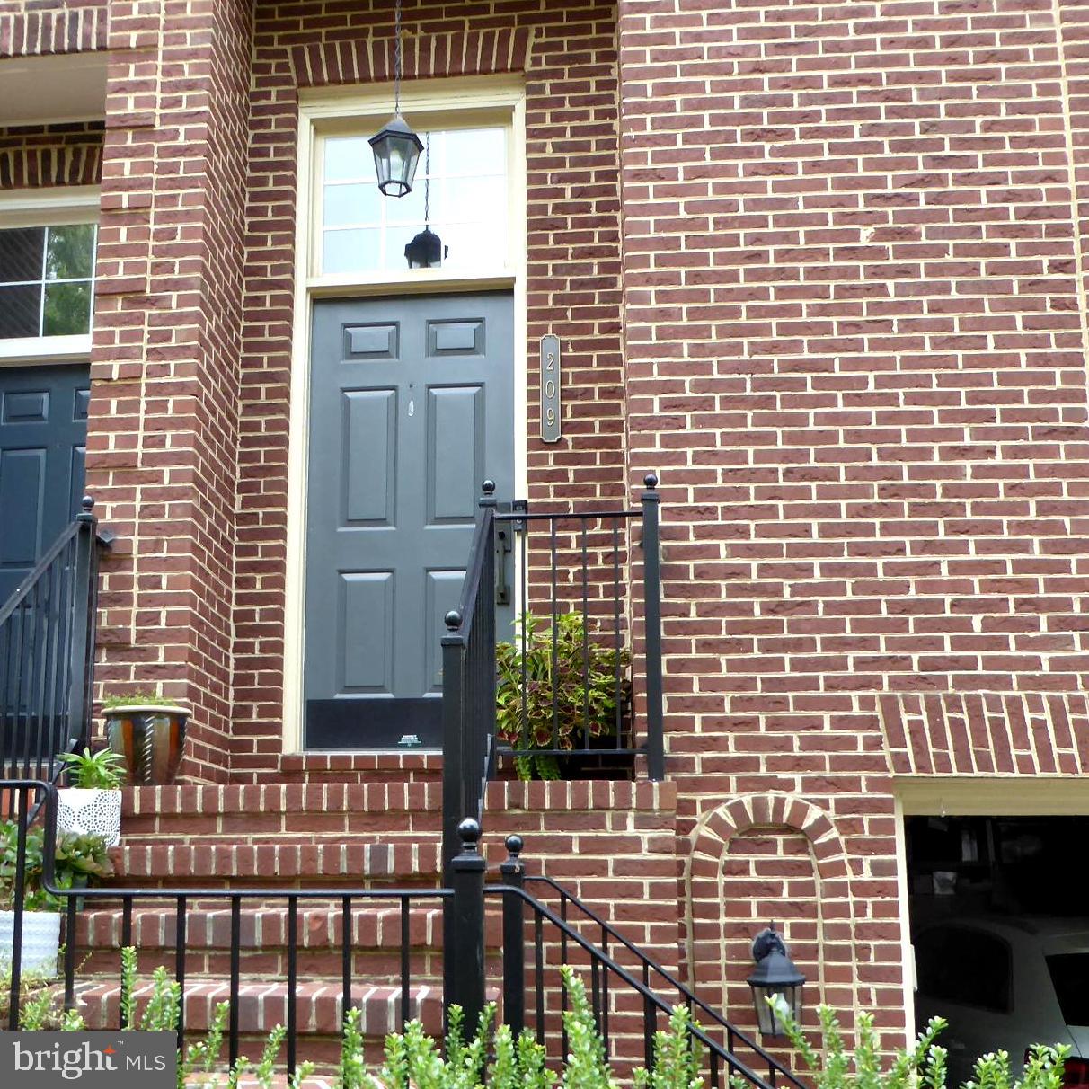 HALPINE SQUARE - Residential