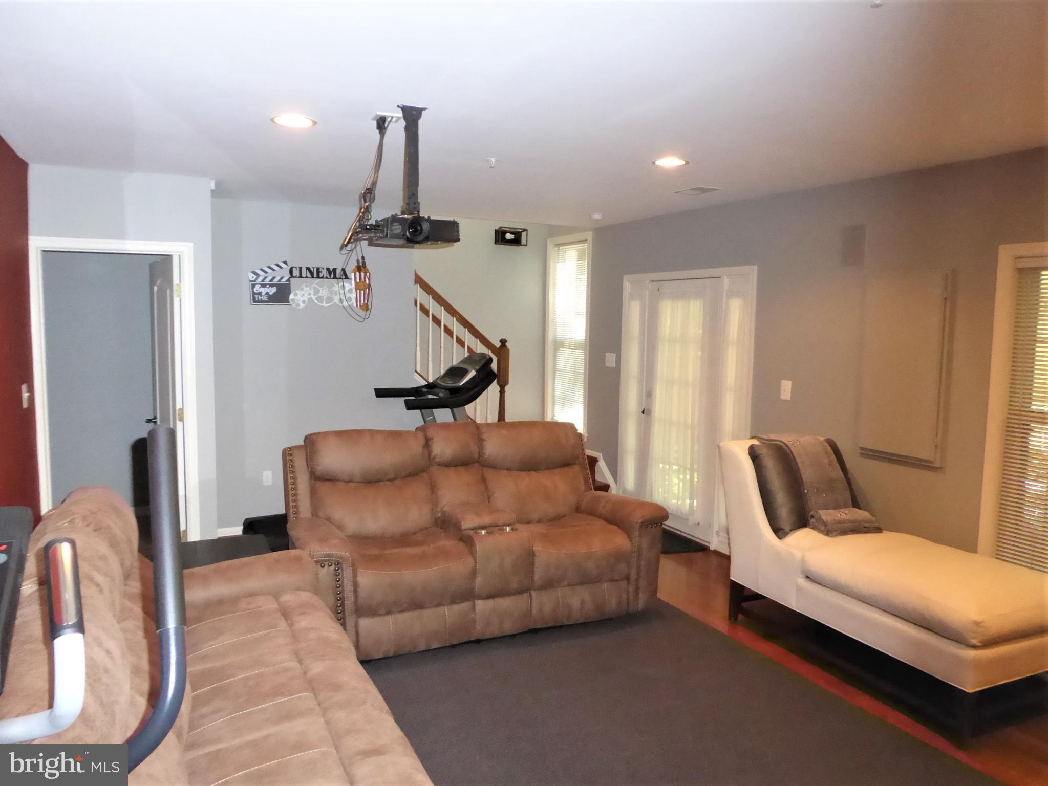 HALPINE SQUARE - Residential