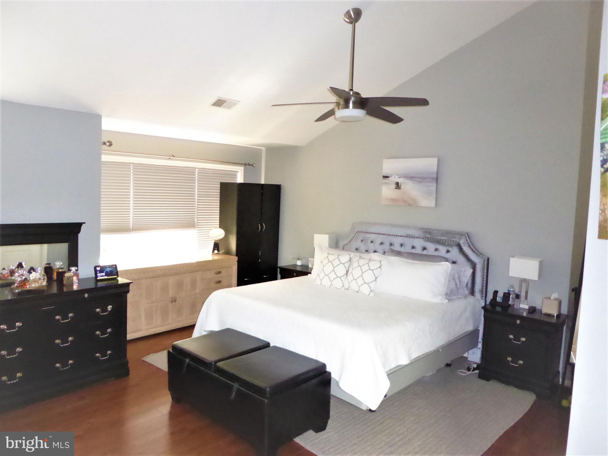 HALPINE SQUARE - Residential