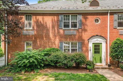 Photo of 2 Auburn Court #B, ALEXANDRIA, VA 22305 (MLS # VAAX2053620)