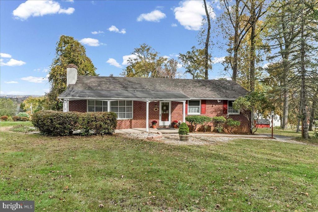 Photo of 146 Hilltop Road, PHOENIXVILLE, PA 19460 (MLS # PACT2112108)