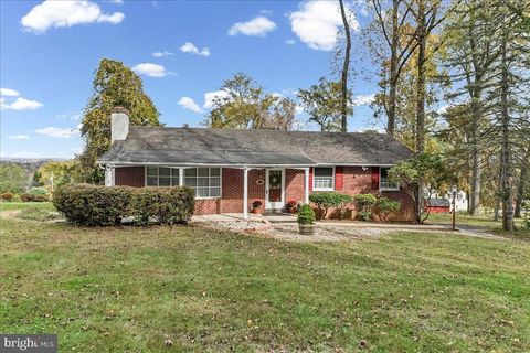 Photo of 146 Hilltop Road, PHOENIXVILLE, PA 19460 (MLS # PACT2112108) Photo of 146 Hilltop Road, PHOENIXVILLE, PA 19460 (MLS # PACT2112108)