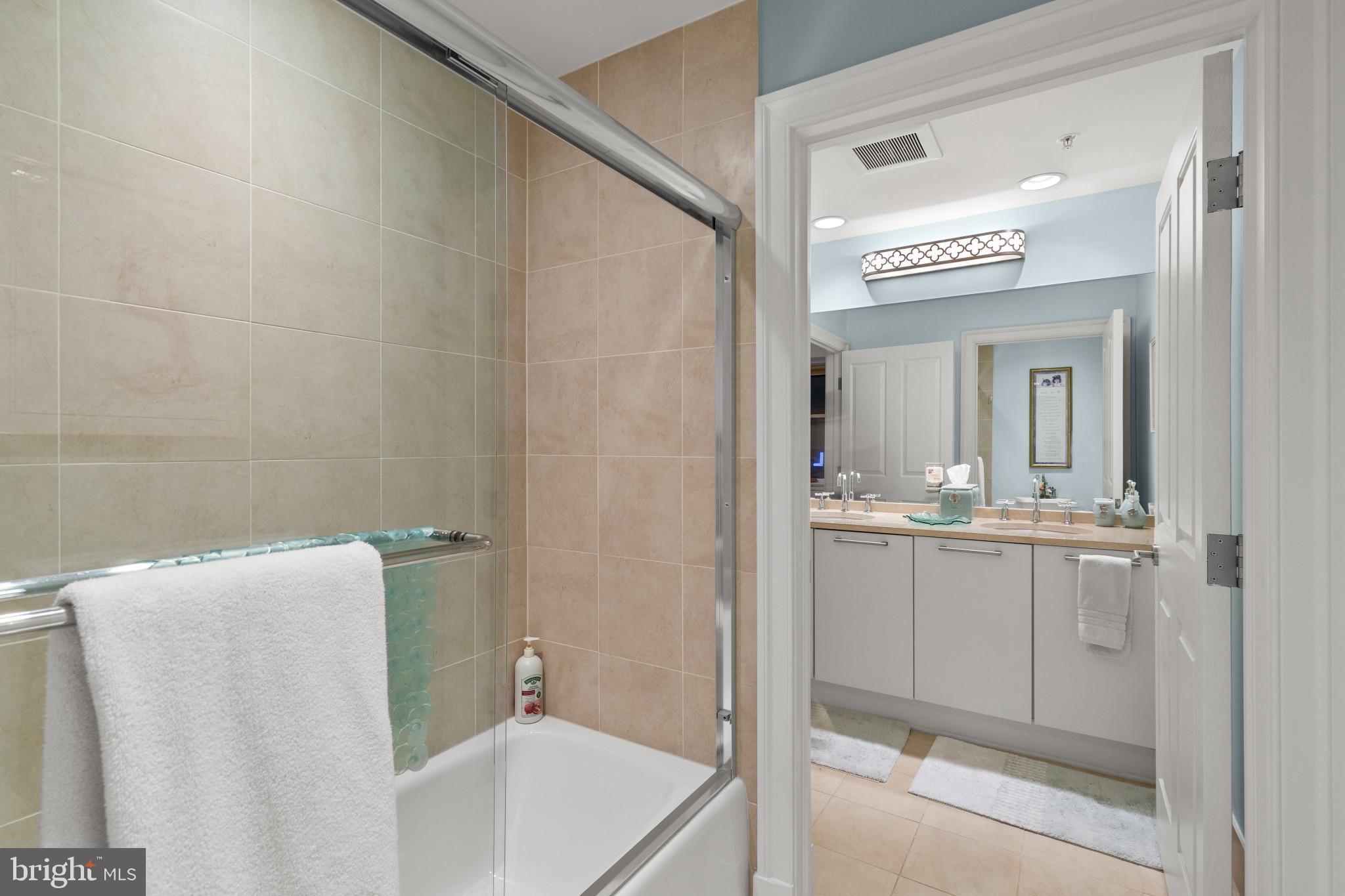 THE RITZ-CARLTON RESIDENCES - Residential