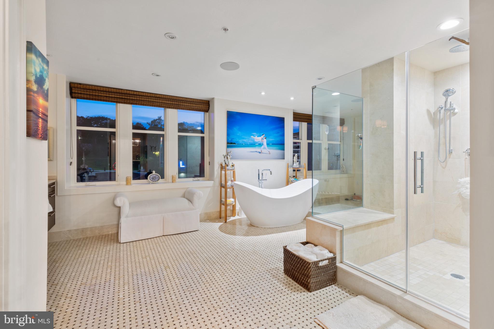 THE RITZ-CARLTON RESIDENCES - Residential