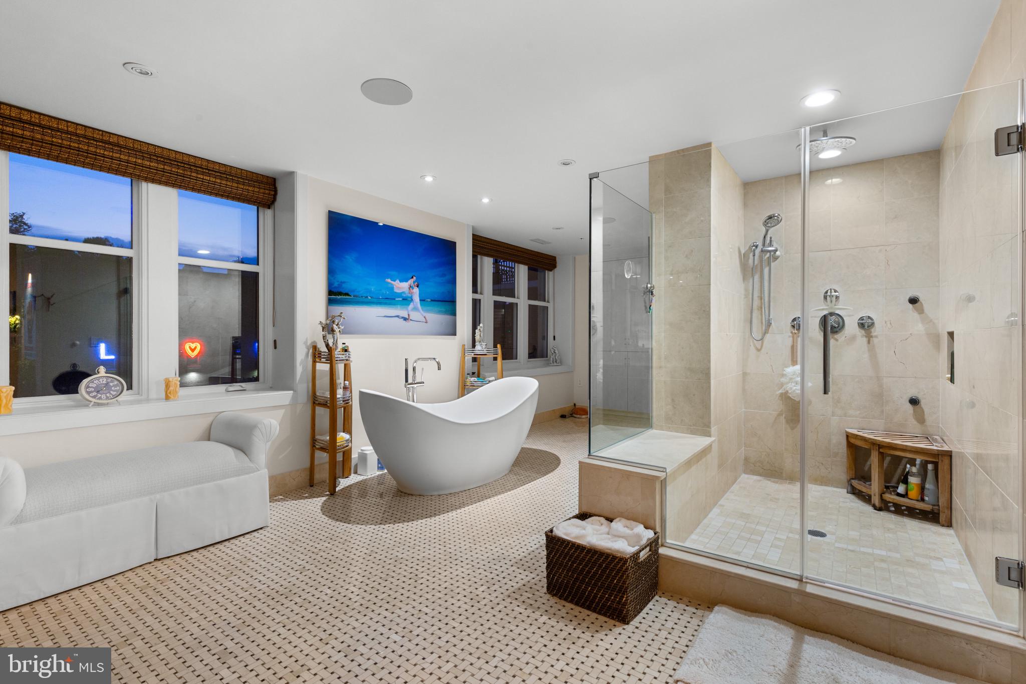 THE RITZ-CARLTON RESIDENCES - Residential