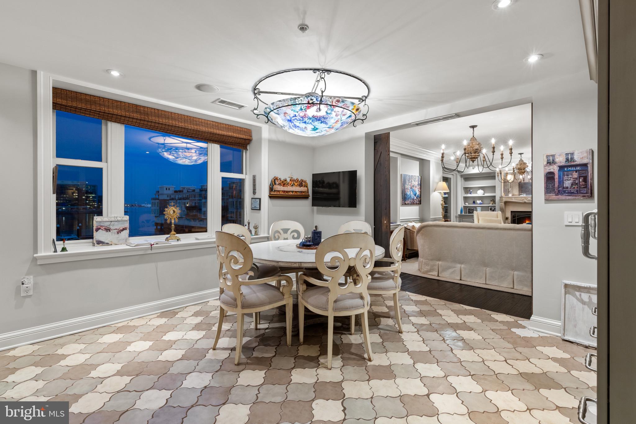 THE RITZ-CARLTON RESIDENCES - Residential
