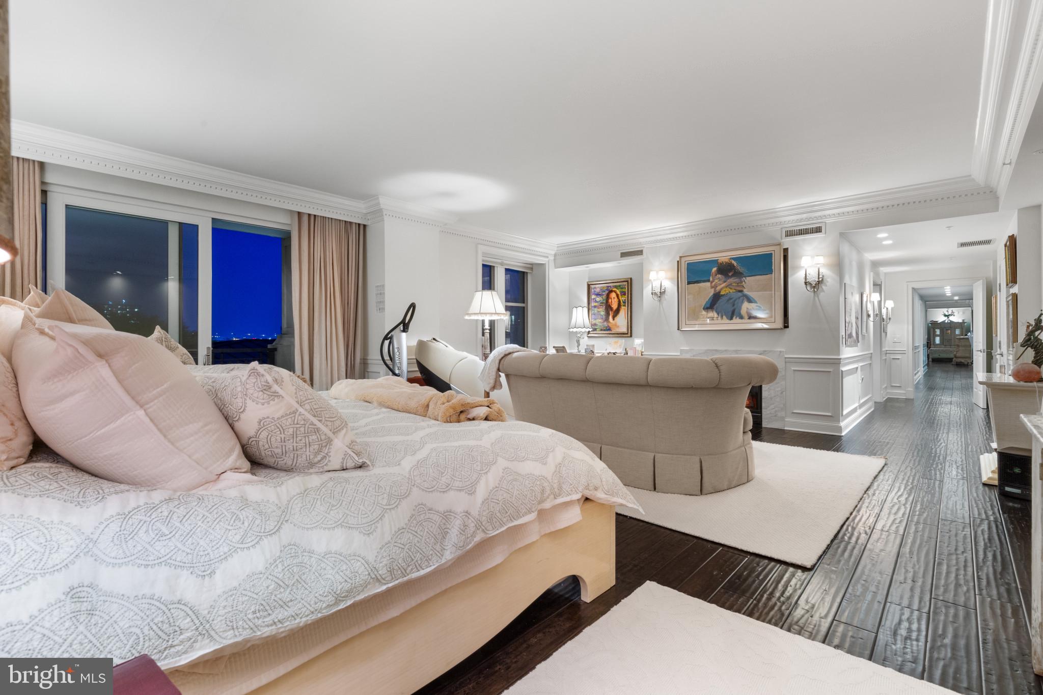 THE RITZ-CARLTON RESIDENCES - Residential