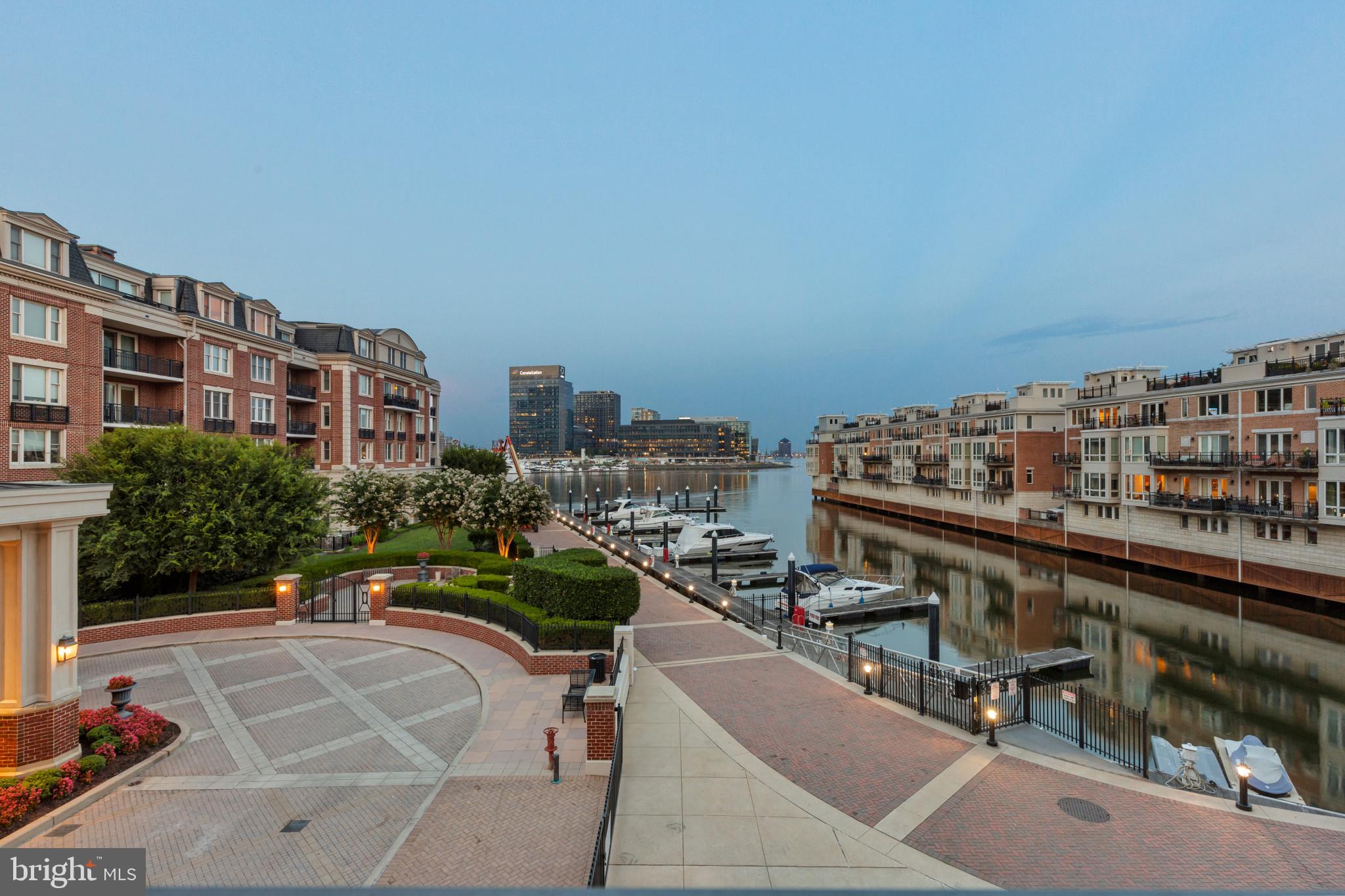THE RITZ-CARLTON RESIDENCES - Residential