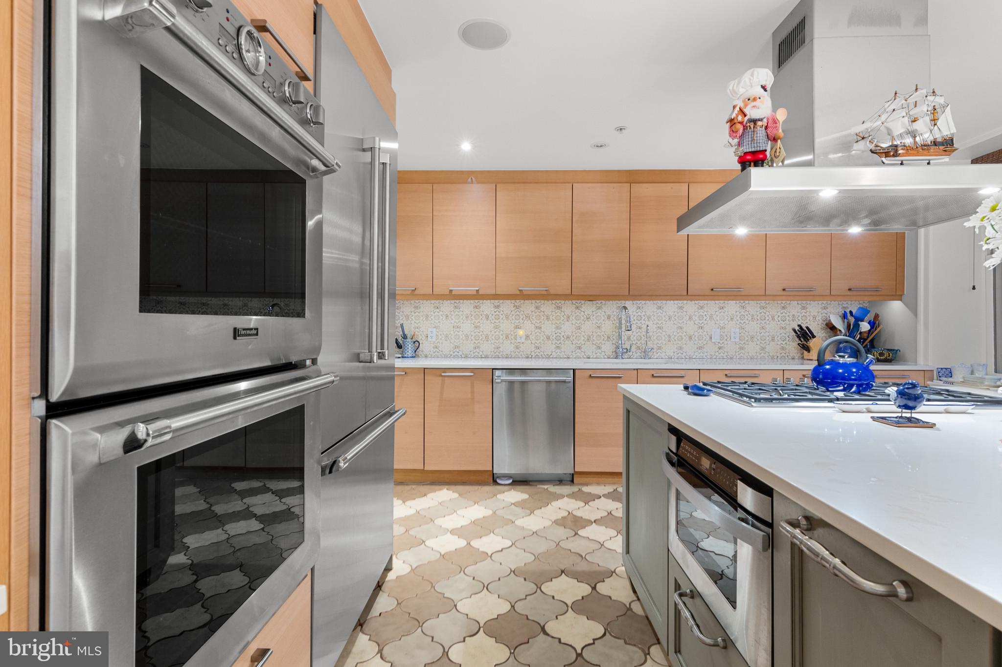 THE RITZ-CARLTON RESIDENCES - Residential