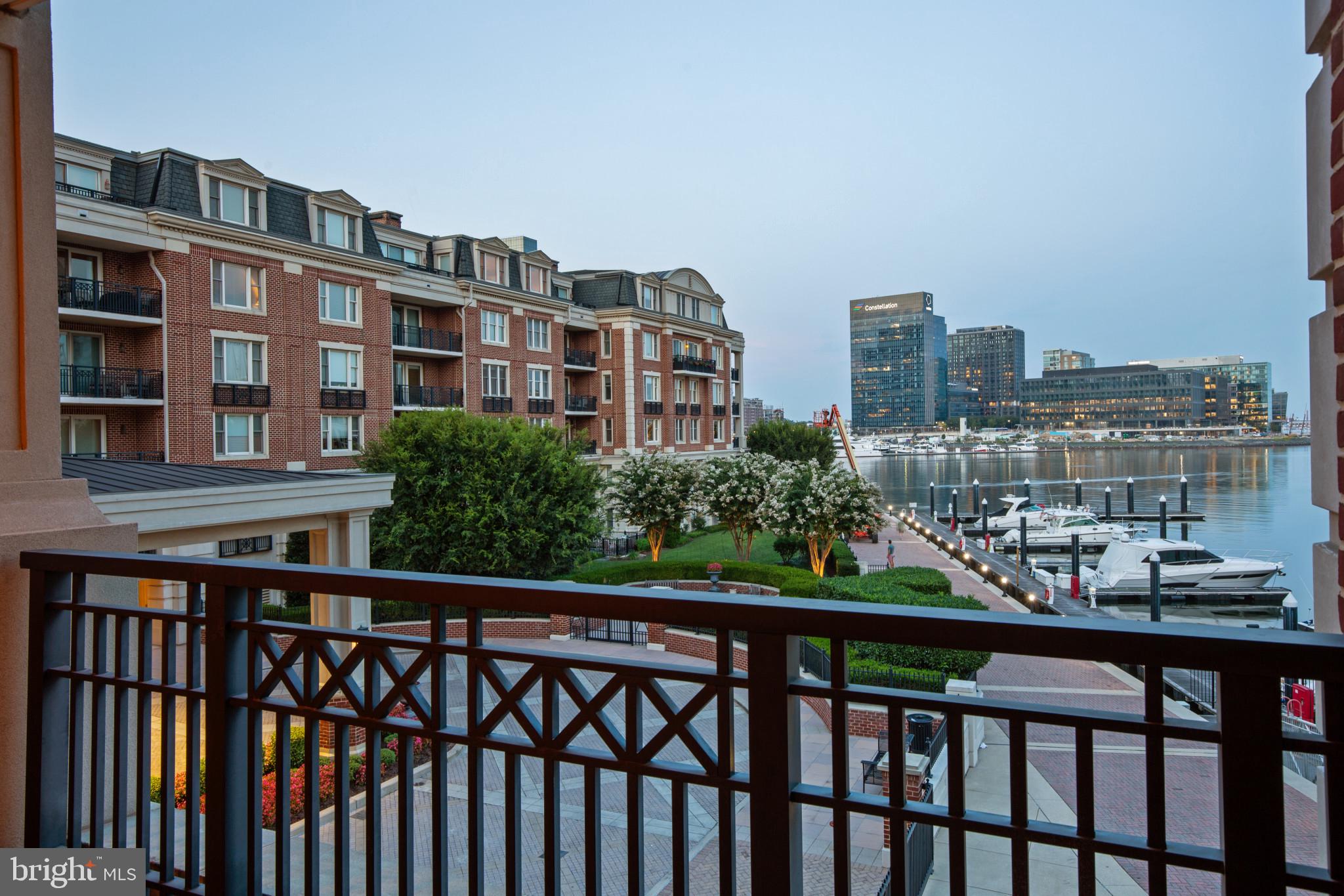 THE RITZ-CARLTON RESIDENCES - Residential