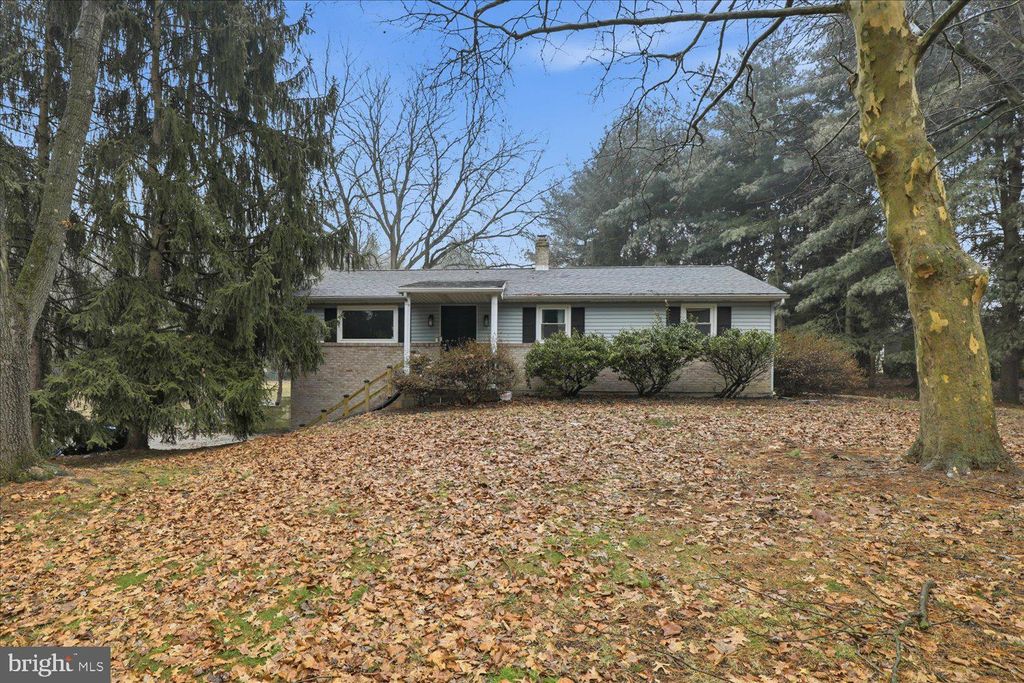 Photo of 15 Catalina Drive, MOUNT WOLF, PA 17347 (MLS # PAYK2096396)