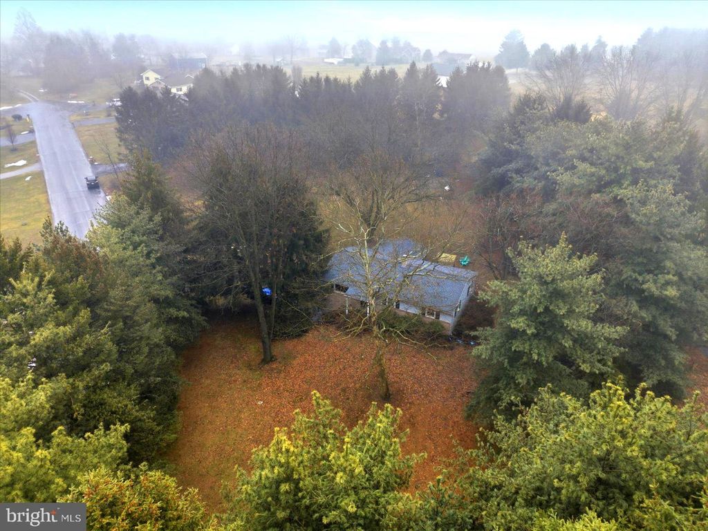 Photo of 15 Catalina Drive, MOUNT WOLF, PA 17347 (MLS # PAYK2096396)