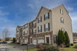 1644 OAKRIDGE LANE
