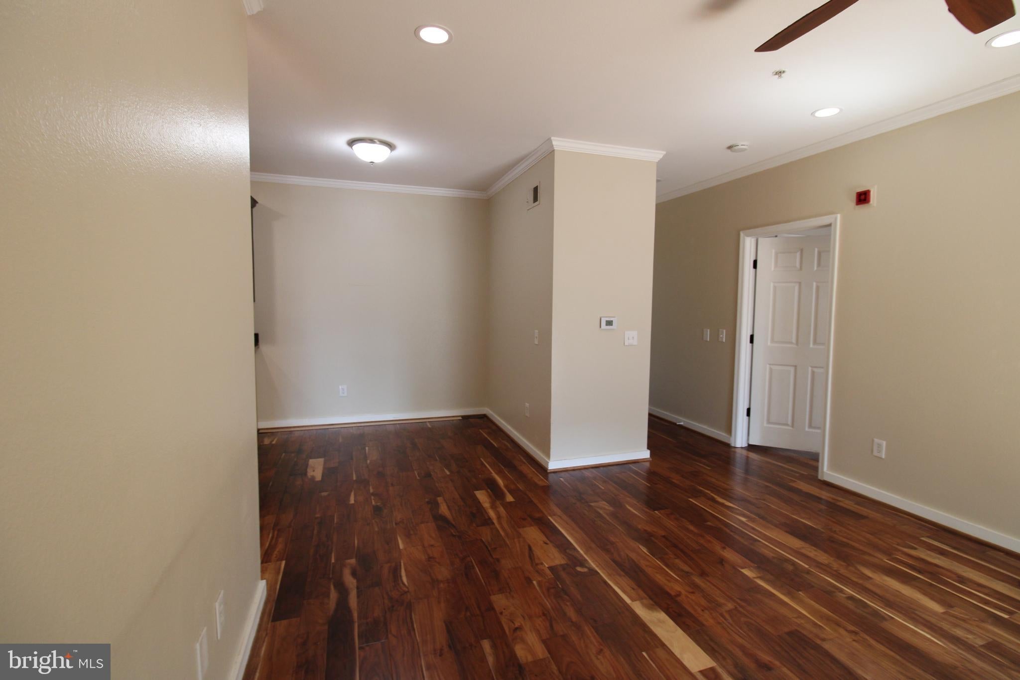 1570 SPRING GATE DRIVE 7113