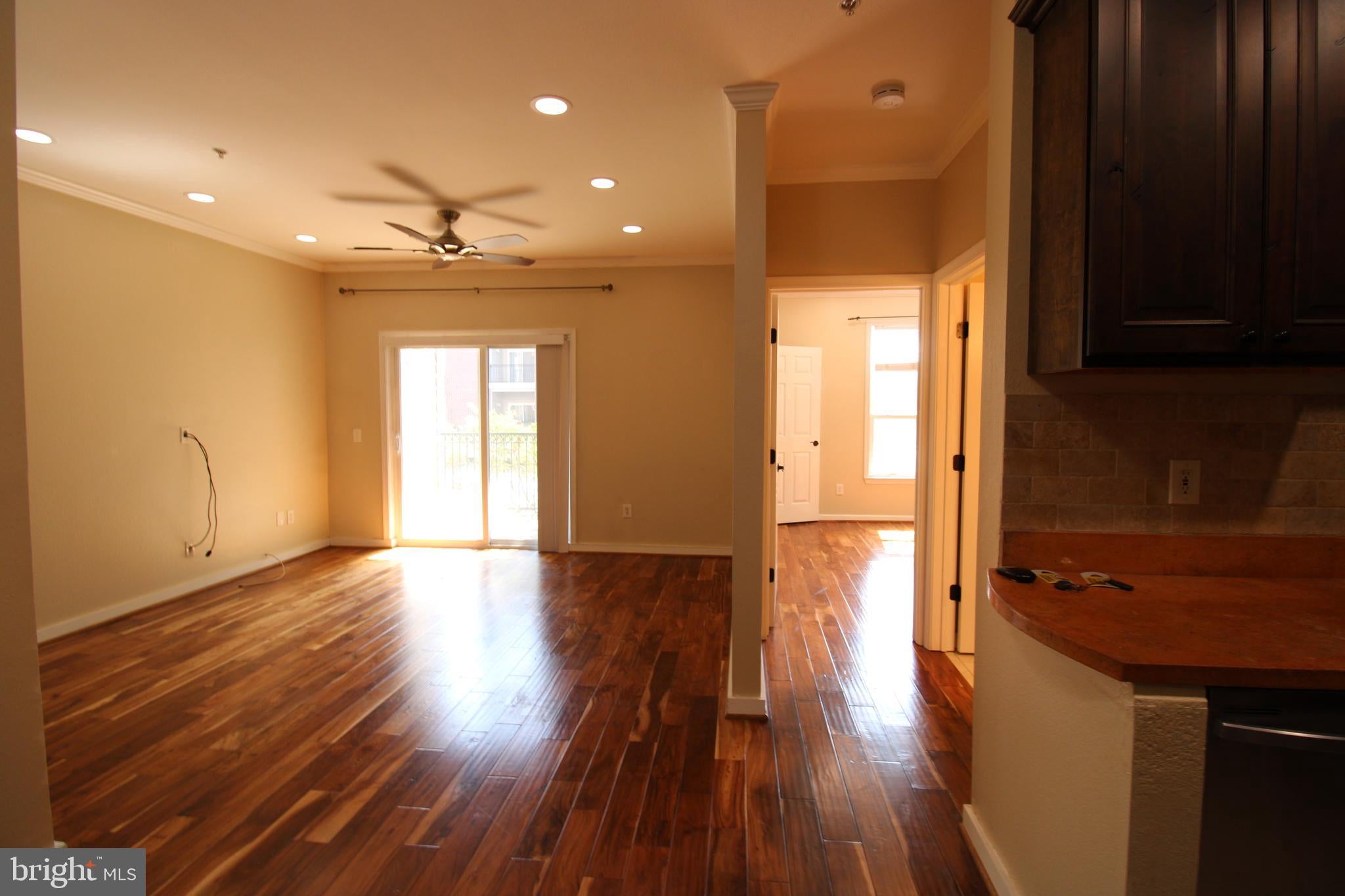 1570 SPRING GATE DRIVE 7113