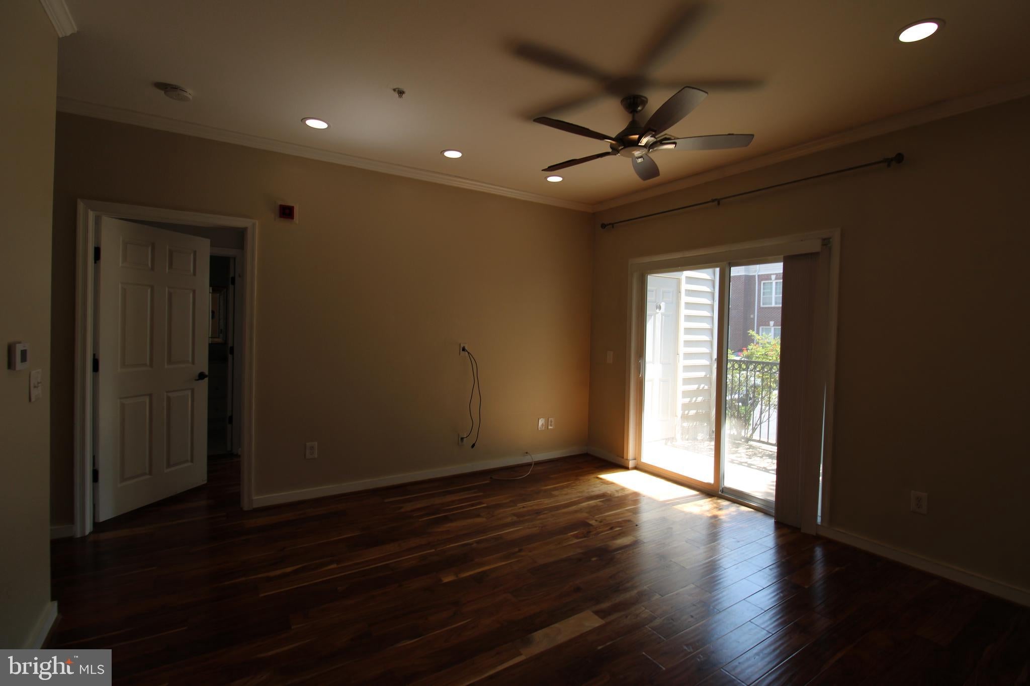 1570 SPRING GATE DRIVE 7113