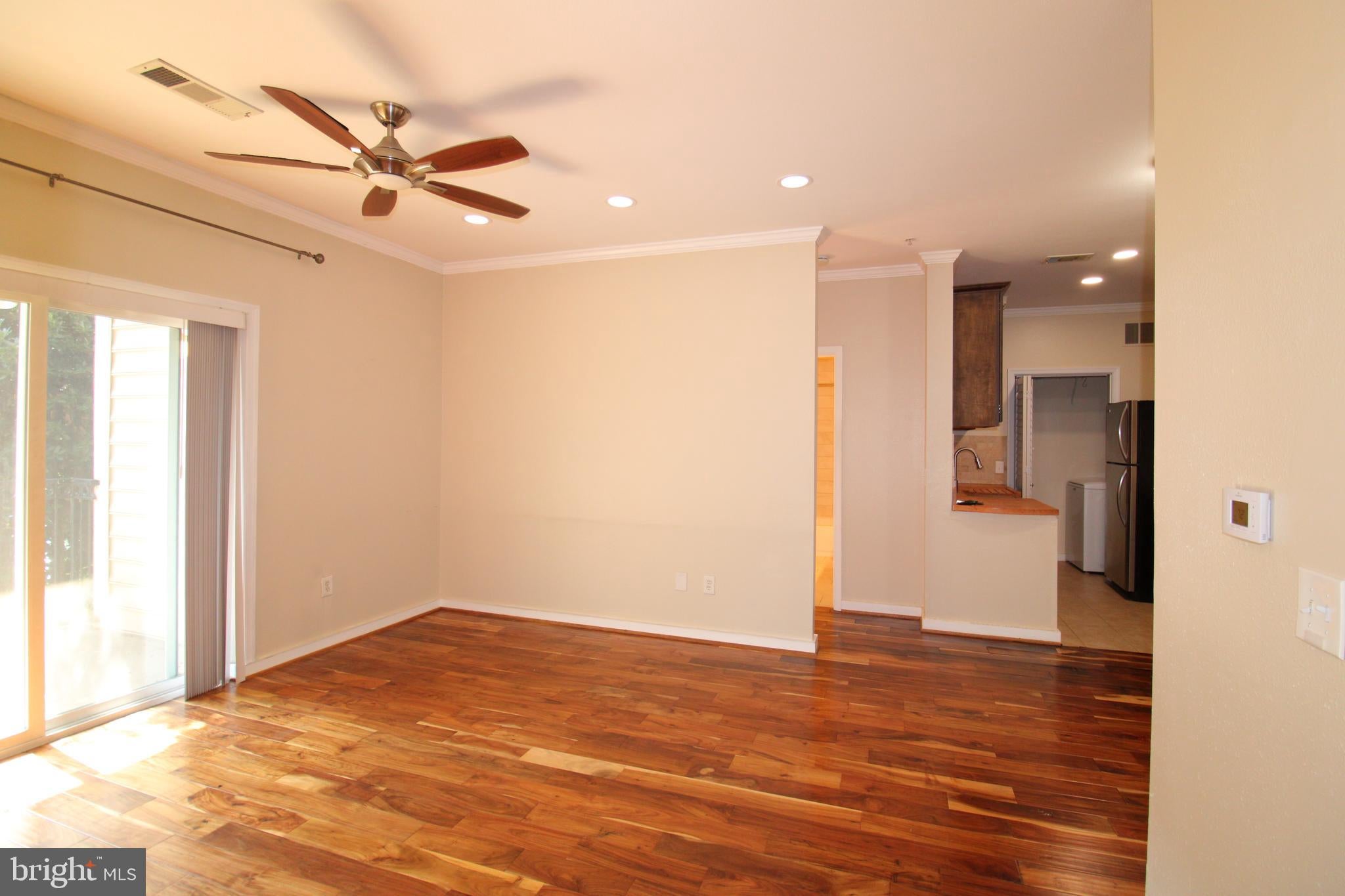 1570 SPRING GATE DRIVE 7113