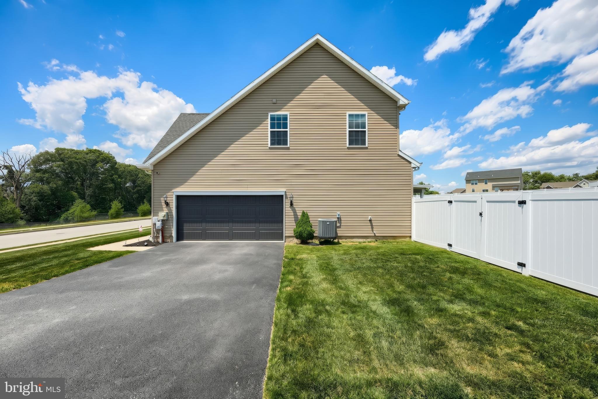925 RIPPLE DRIVE