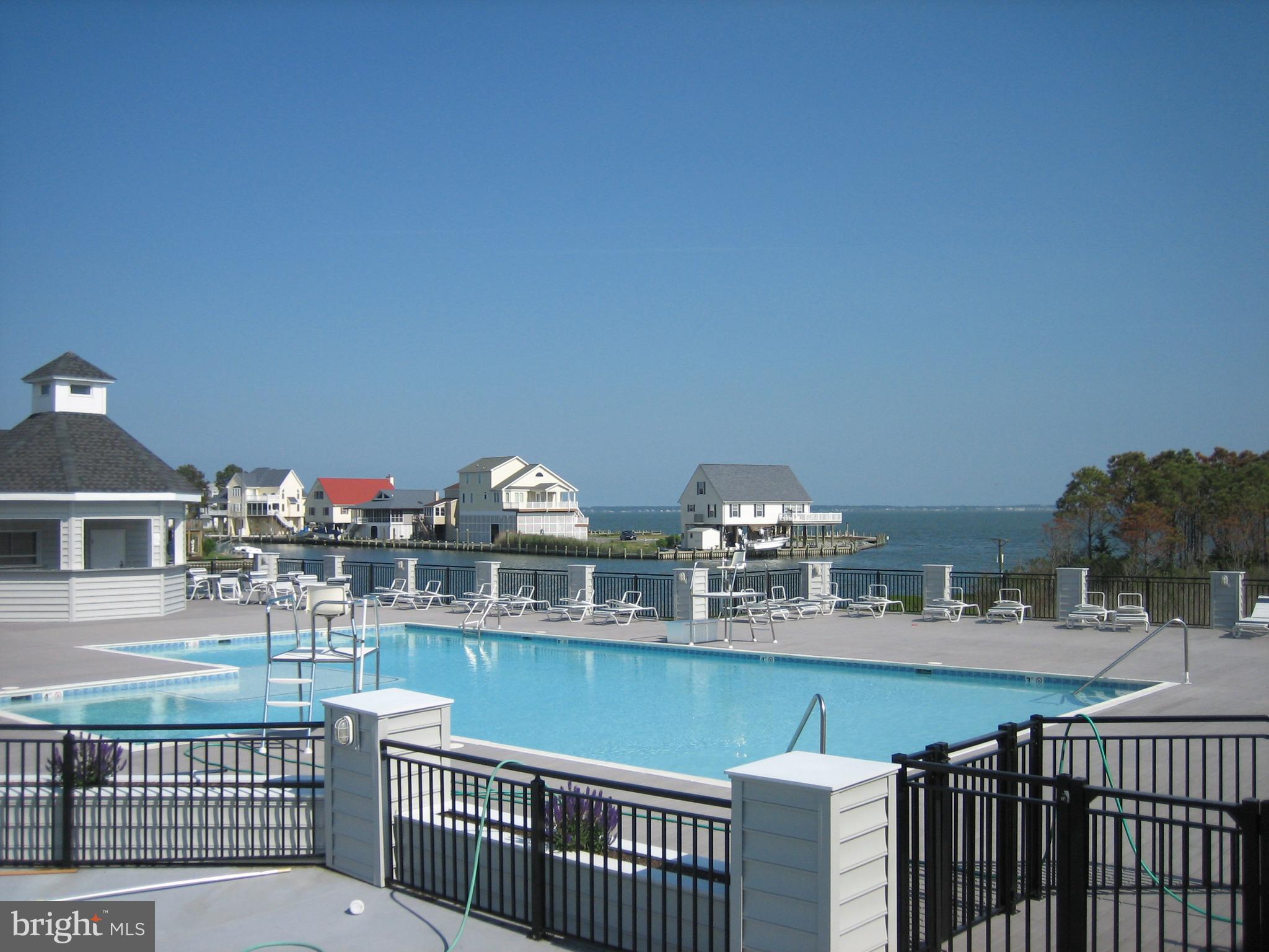 CAPTAIN'S COVE - Land