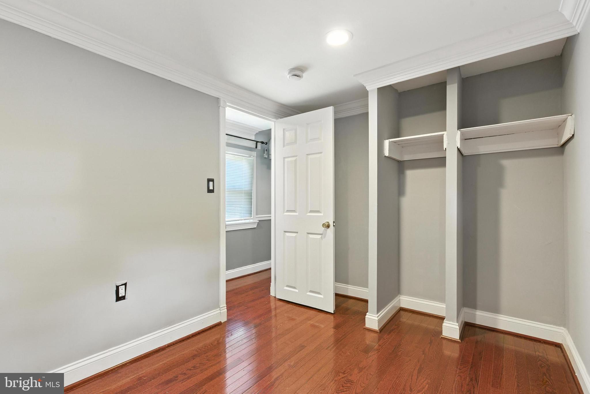 1921 STEVEN DR