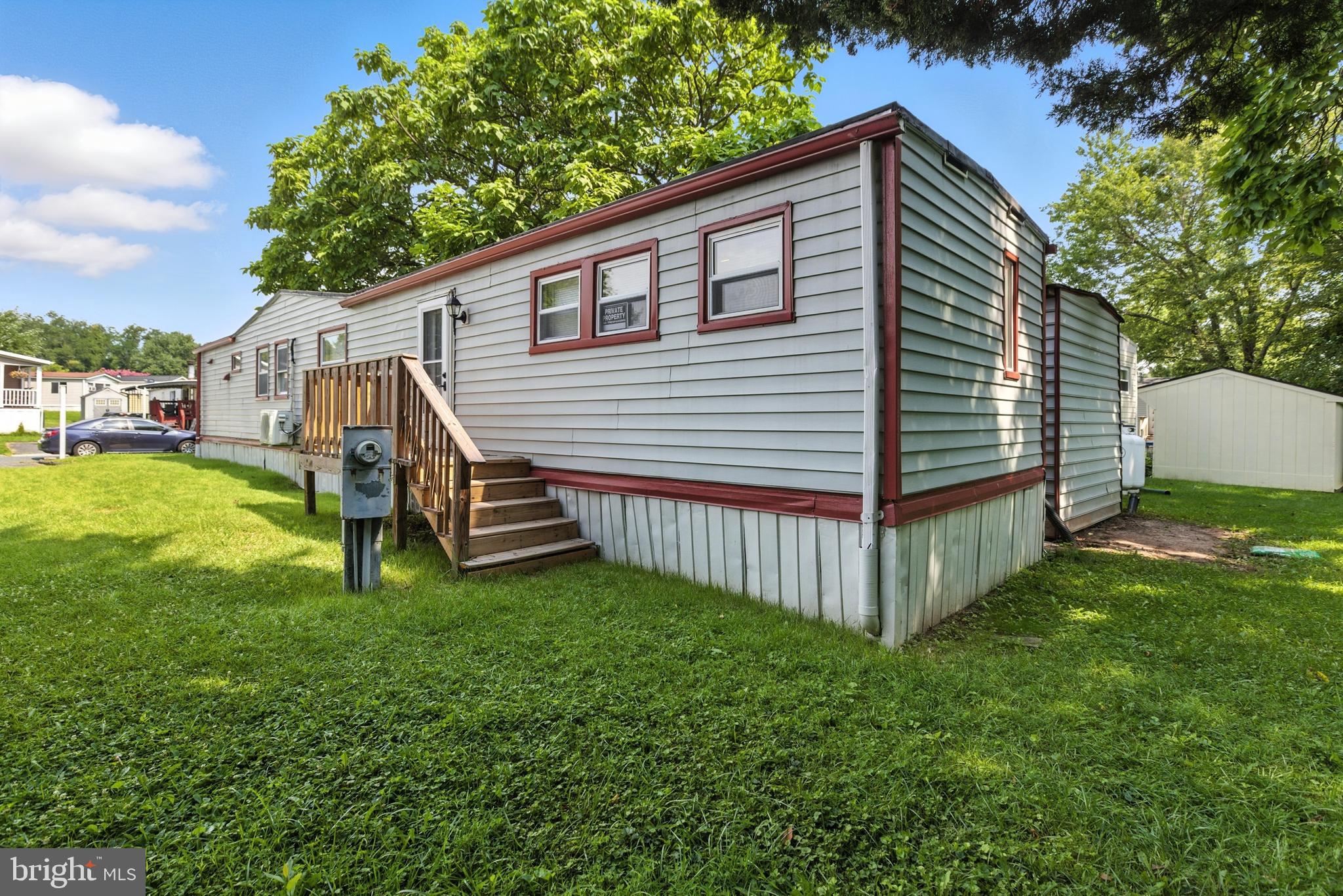 1921 STEVEN DR