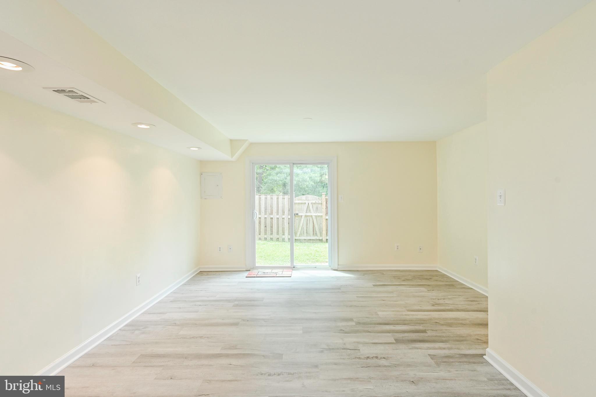 SPRINGFIELD OAKS - Residential Lease