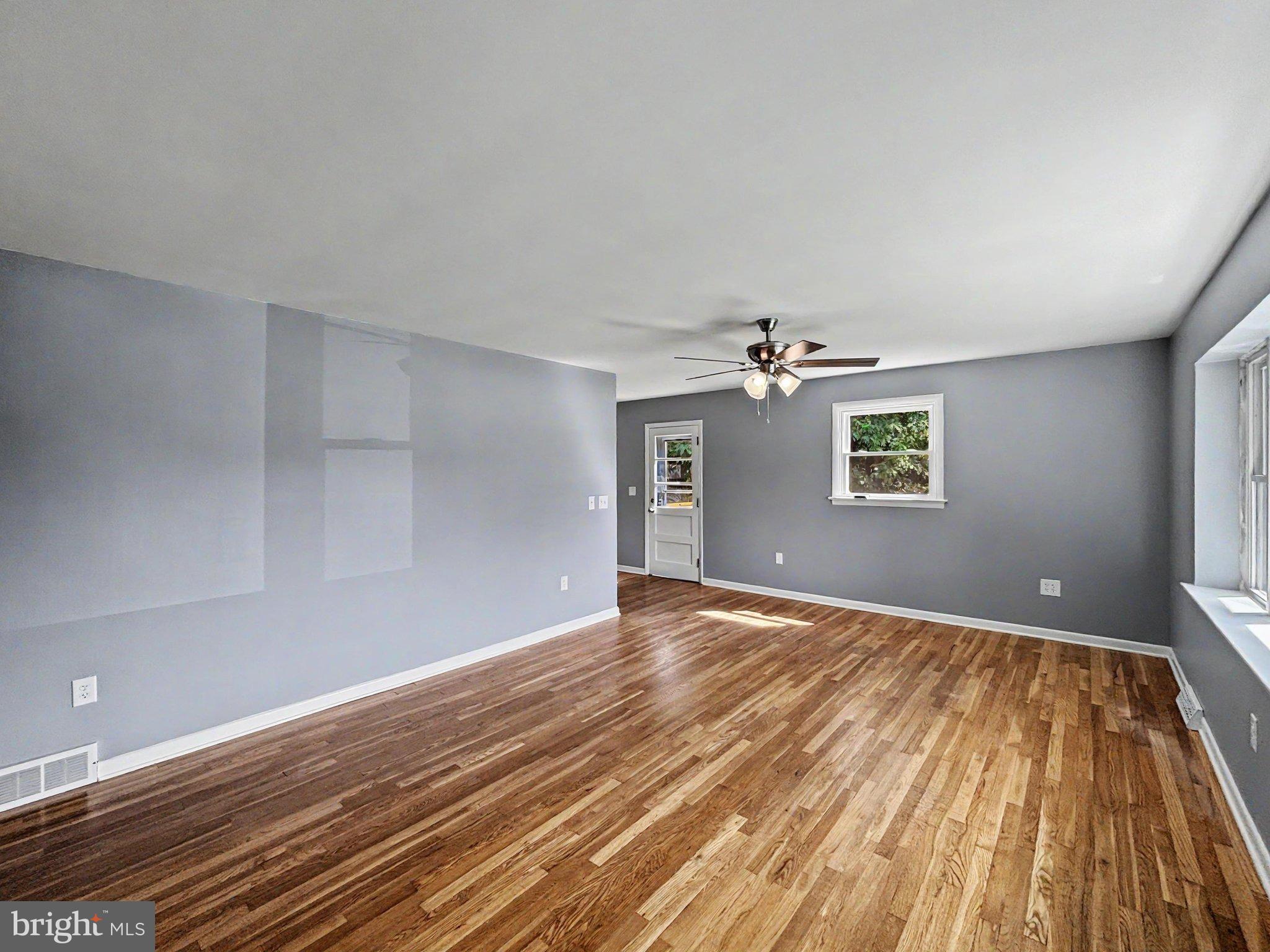 4615 LINCOLN WAY E