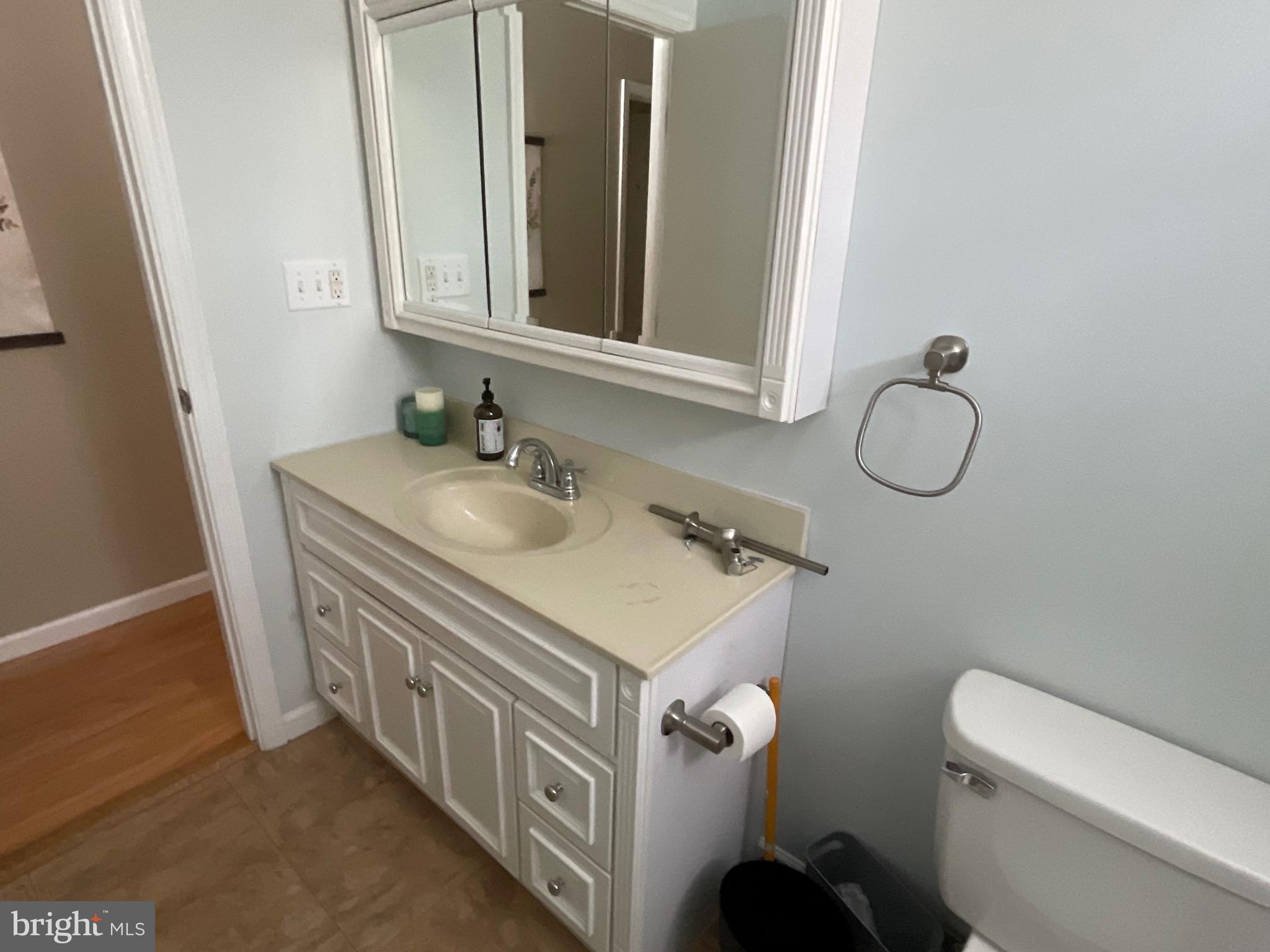 ARROWHEAD  LAKES - Residential