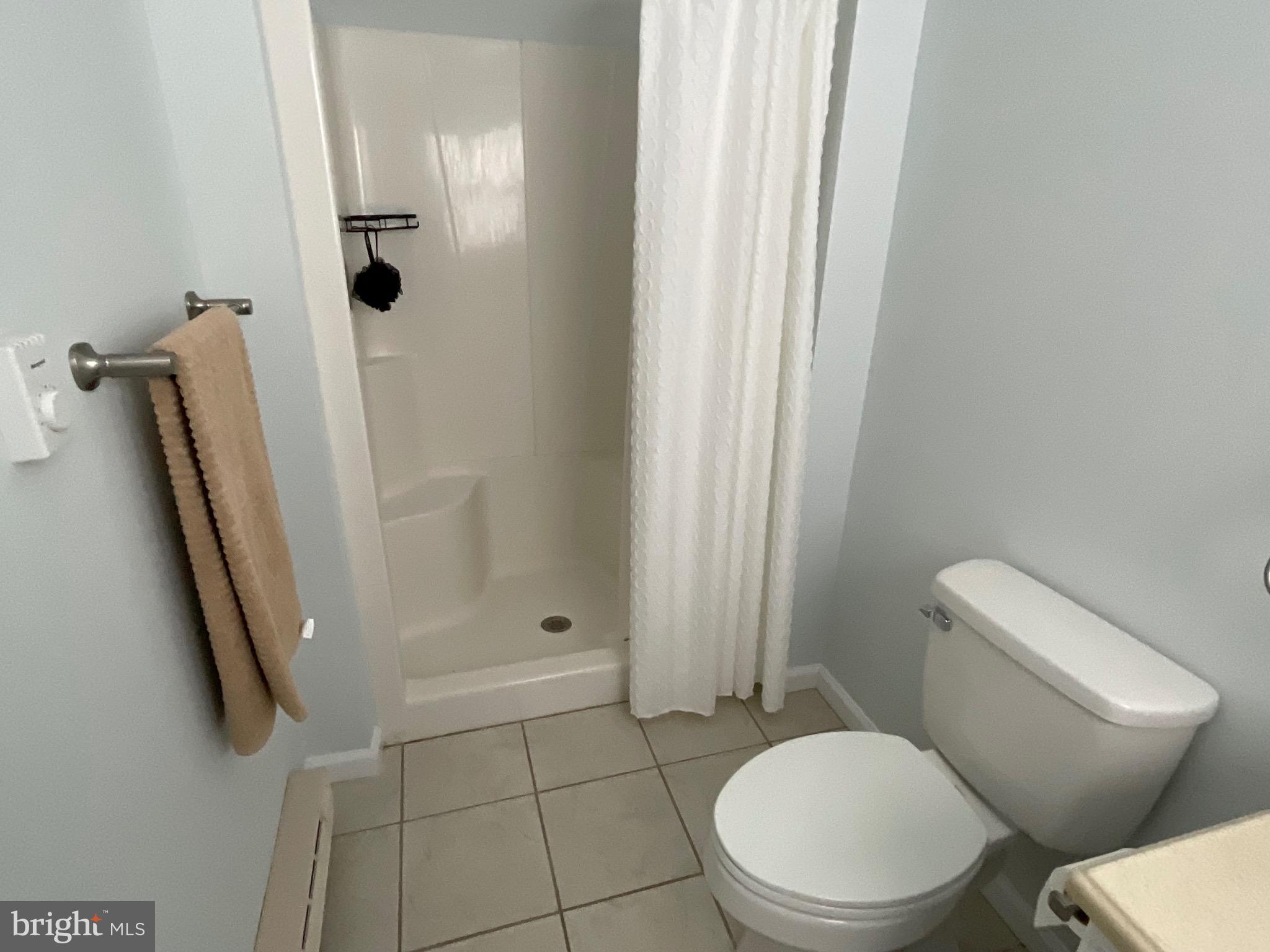 ARROWHEAD  LAKES - Residential