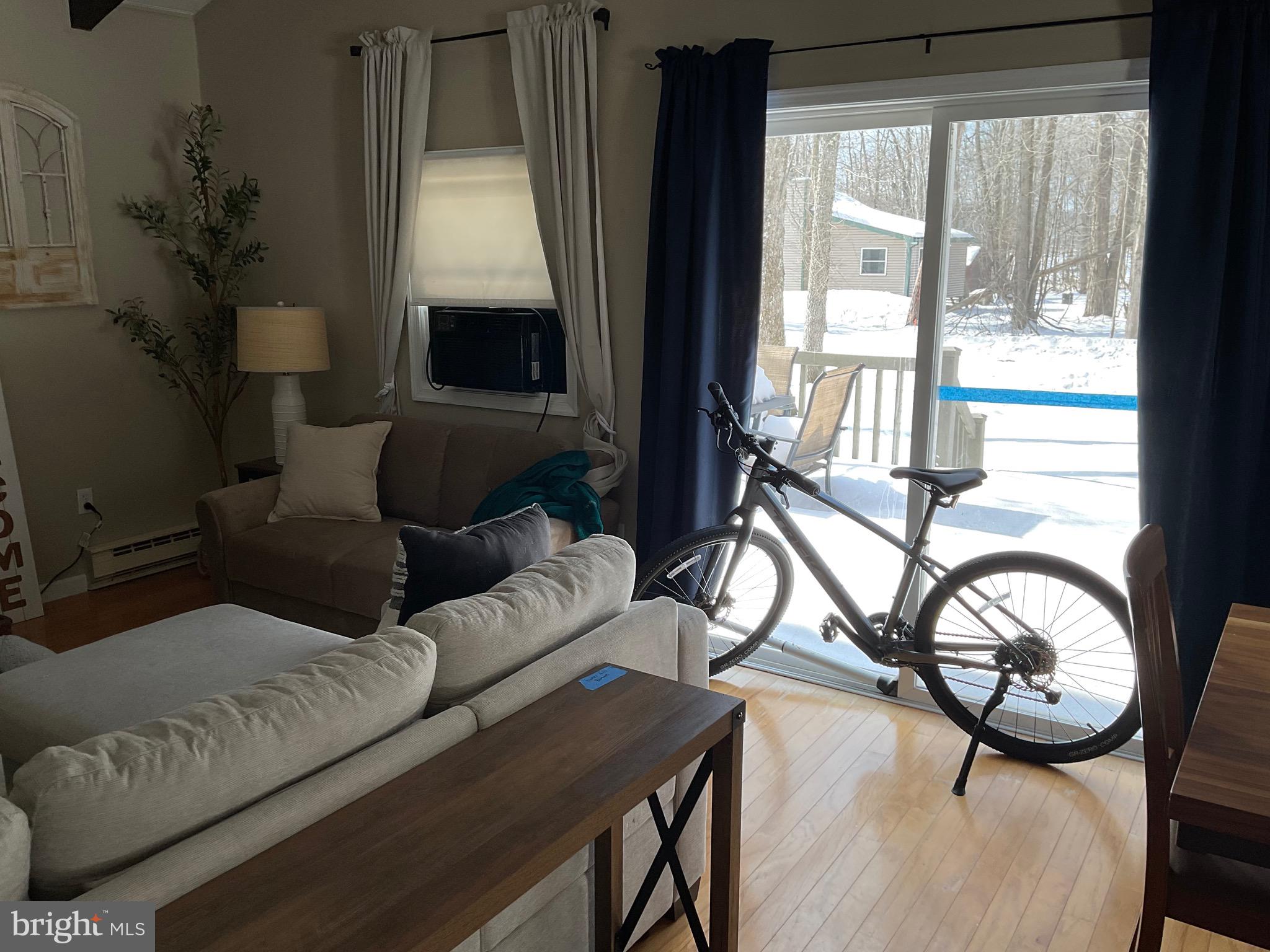 ARROWHEAD  LAKES - Residential