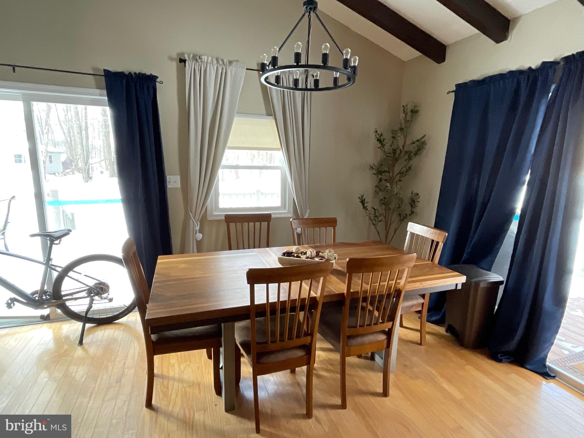 ARROWHEAD  LAKES - Residential