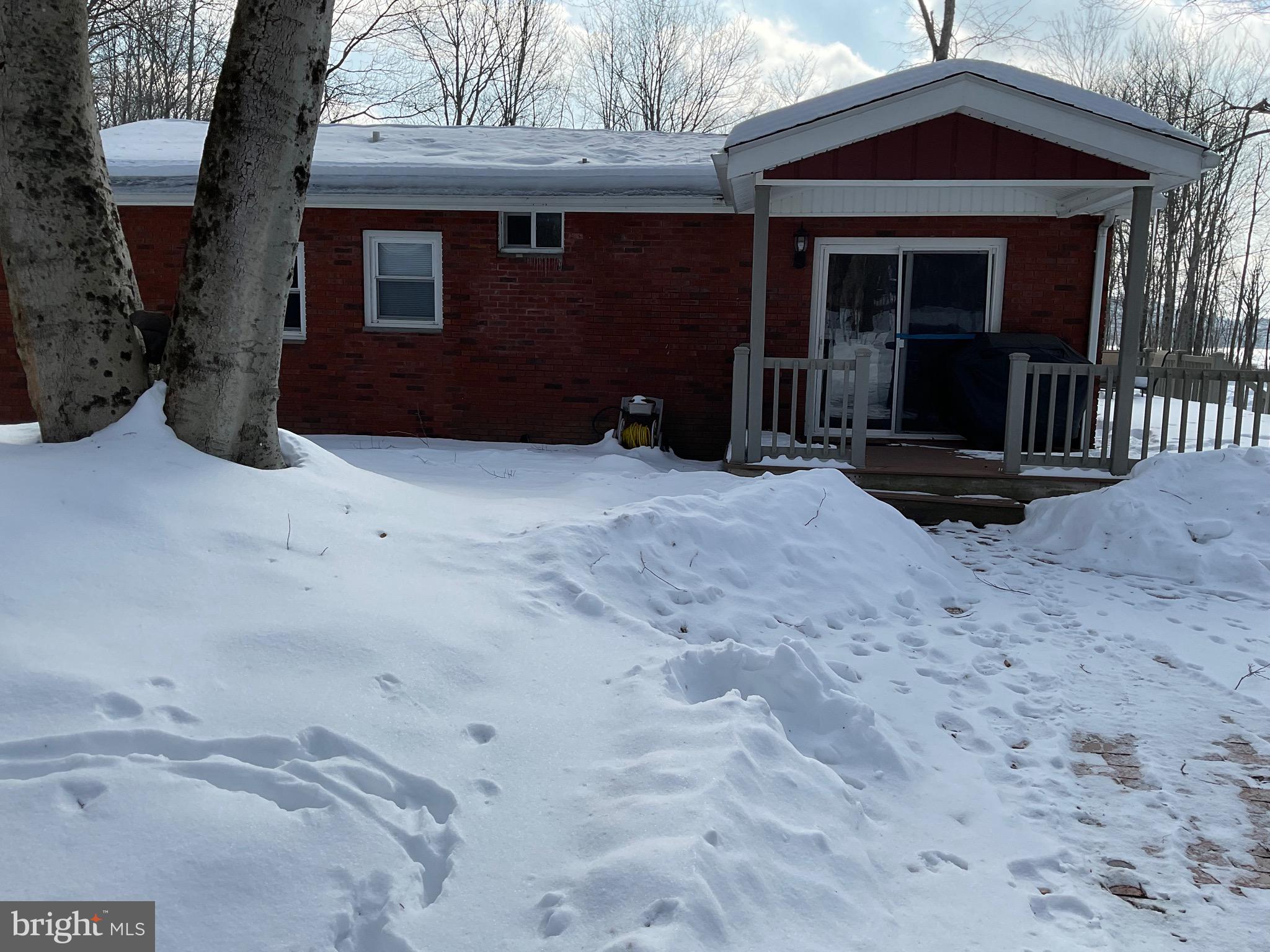 ARROWHEAD  LAKES - Residential